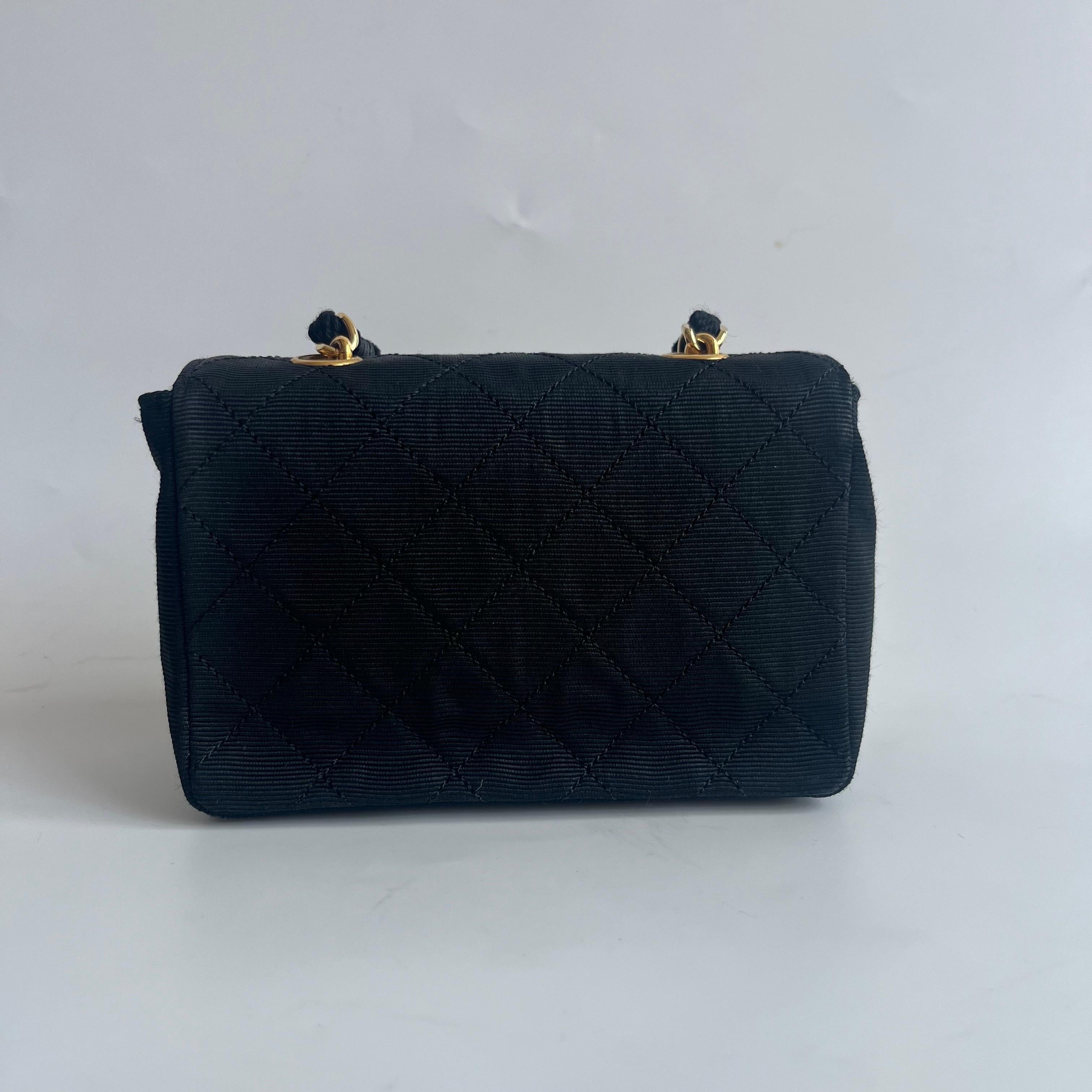 Chanel Vintage Fabric Extra Mini Flap Bag 24k Gold Button Strap (Schwarz) im Angebot