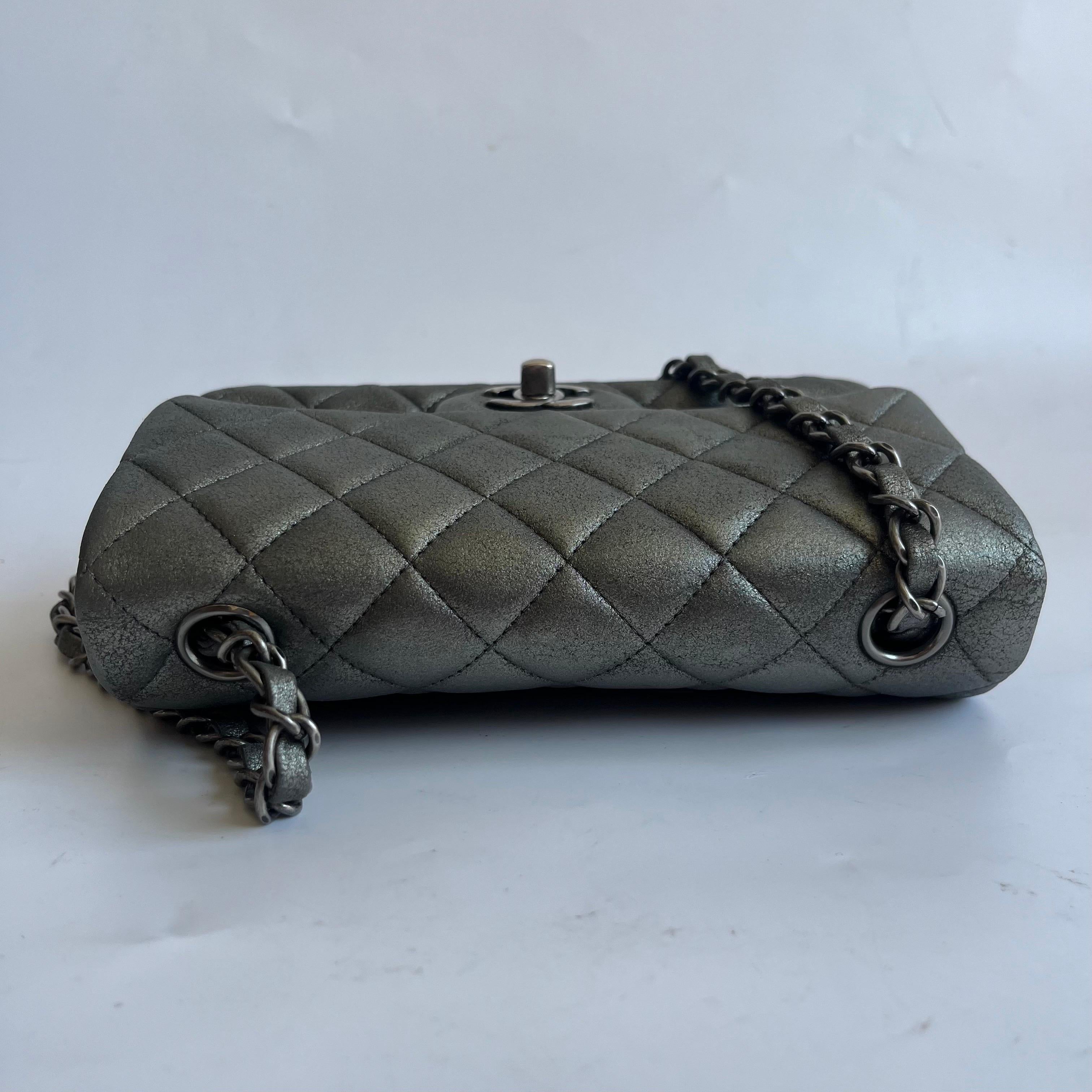 Nero Chanel Classic Flap Rectangular Mini Metallic Grey Lambskin Silver Hardware in vendita