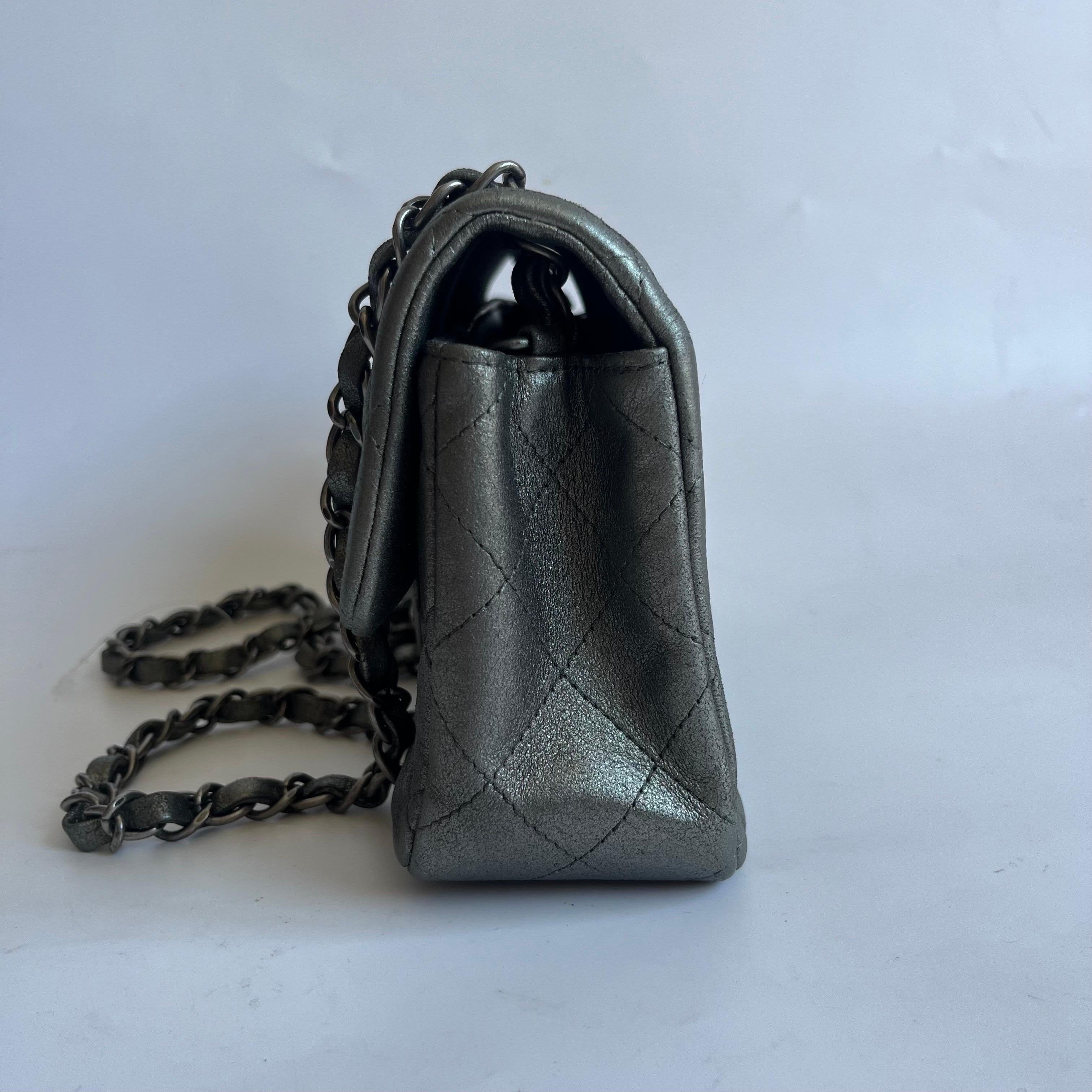 Donna Chanel Classic Flap Rectangular Mini Metallic Grey Lambskin Silver Hardware in vendita