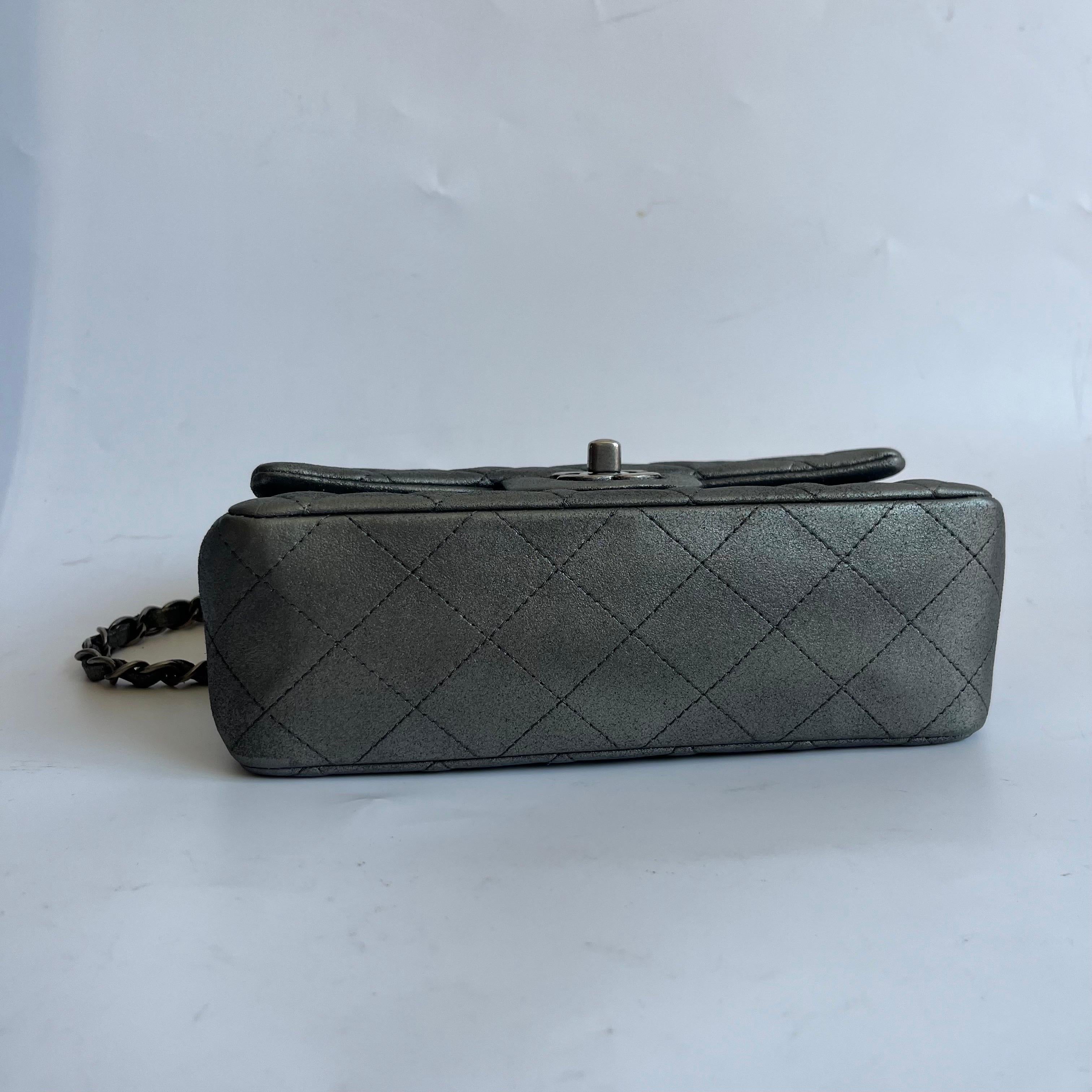 Chanel Classic Flap Rectangular Mini Metallic Grey Lambskin Silver Hardware in vendita 1