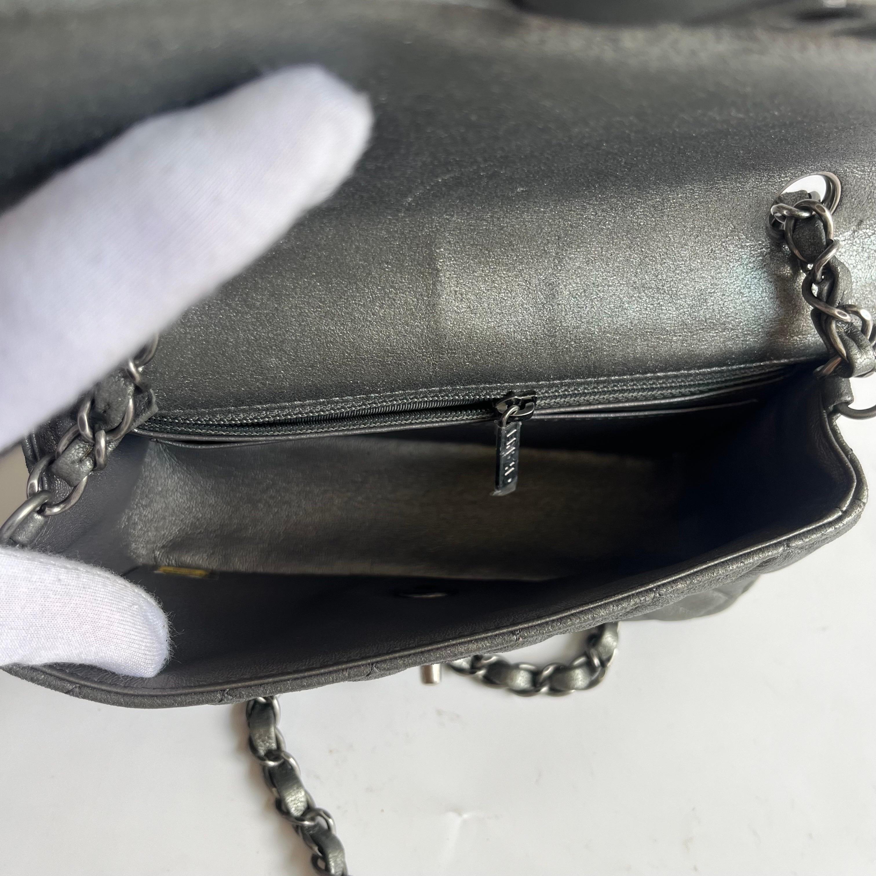 Chanel Classic Flap Rectangular Mini Metallic Grey Lambskin Silver Hardware in vendita 6