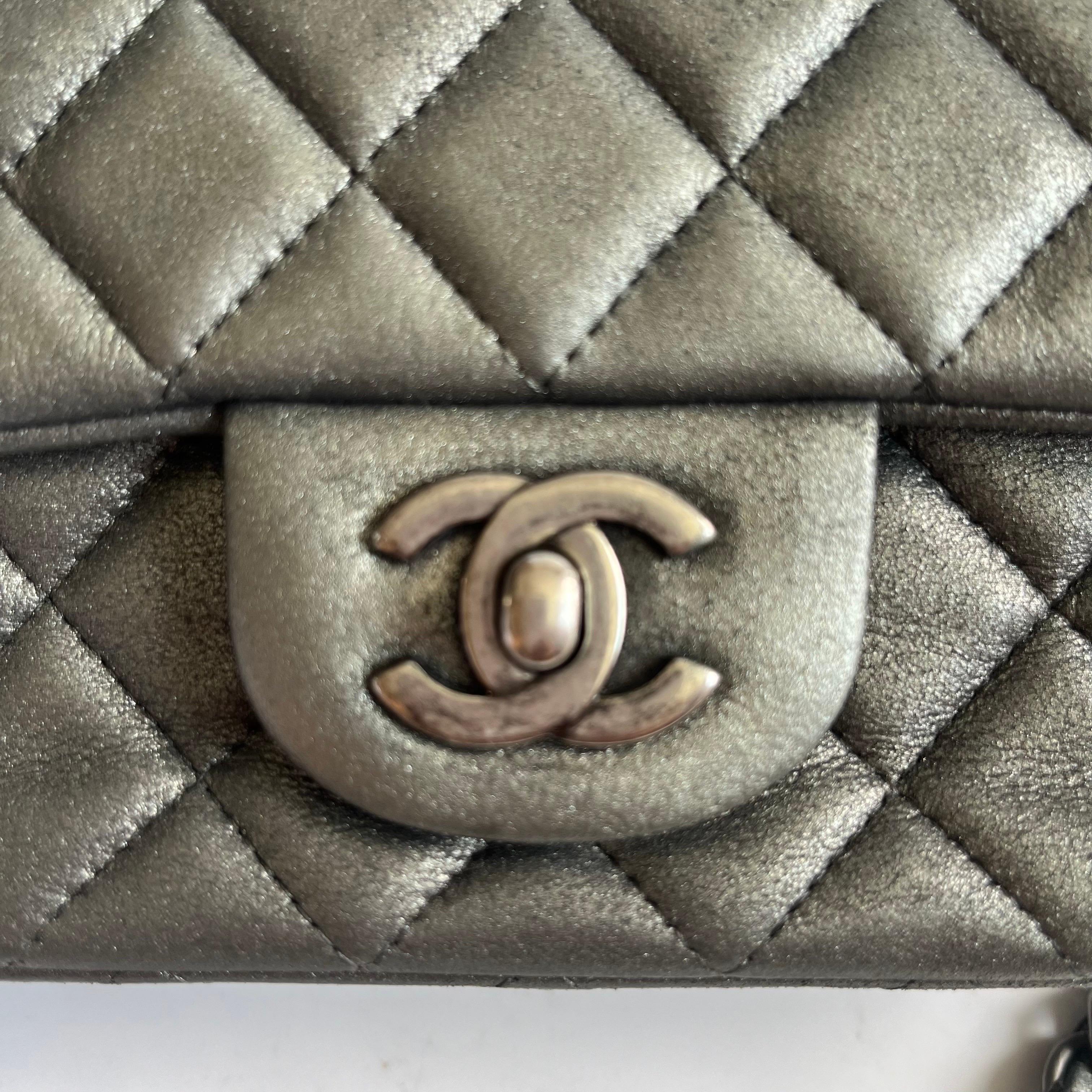 Chanel Classic Flap Rectangular Mini Metallic Grey Lambskin Silver Hardware in vendita 5