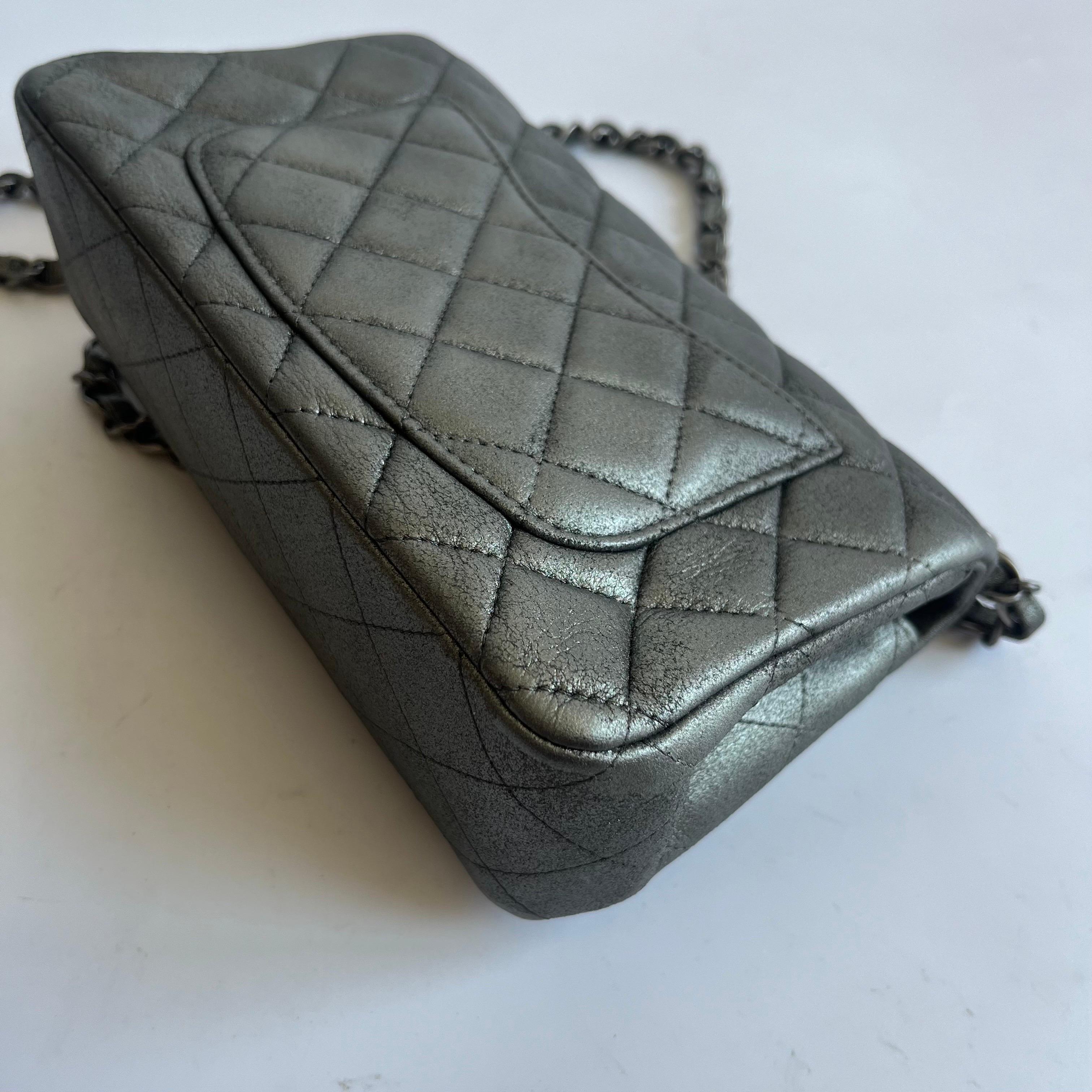 Chanel Classic Flap Rectangular Mini Metallic Grey Lambskin Silver Hardware in vendita 7
