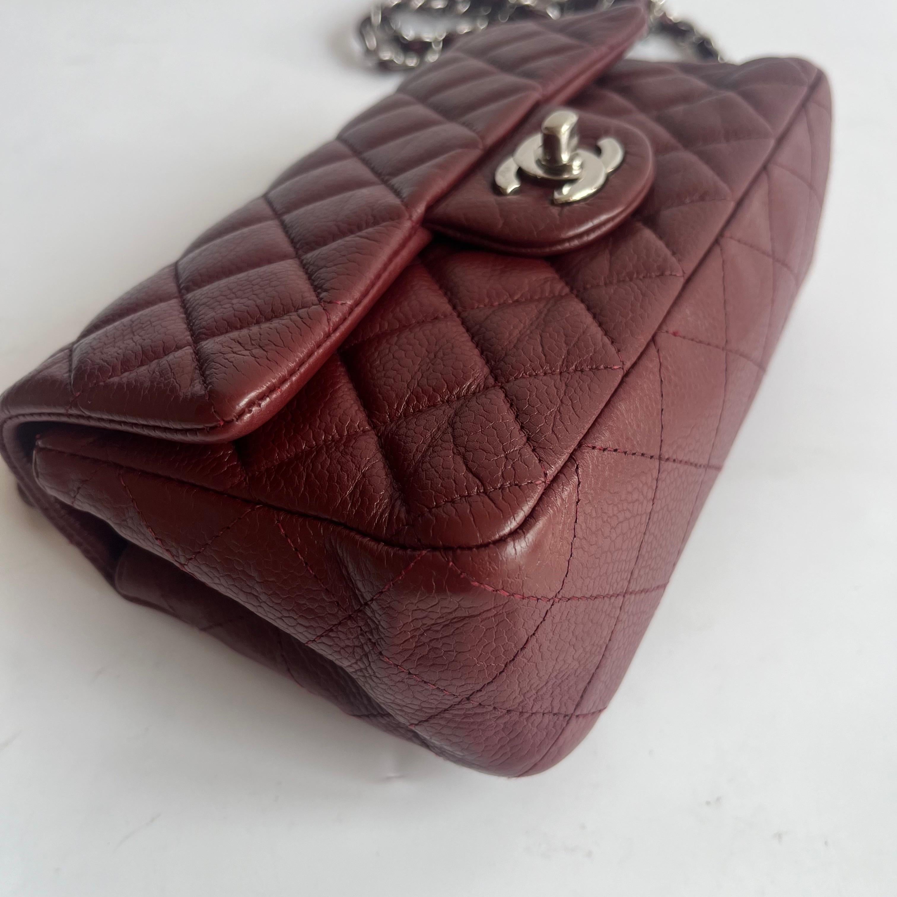 Chanel Classic Flap Rectangular Mini Burgundy Caviar Leather Silver Hardware Pour femmes en vente