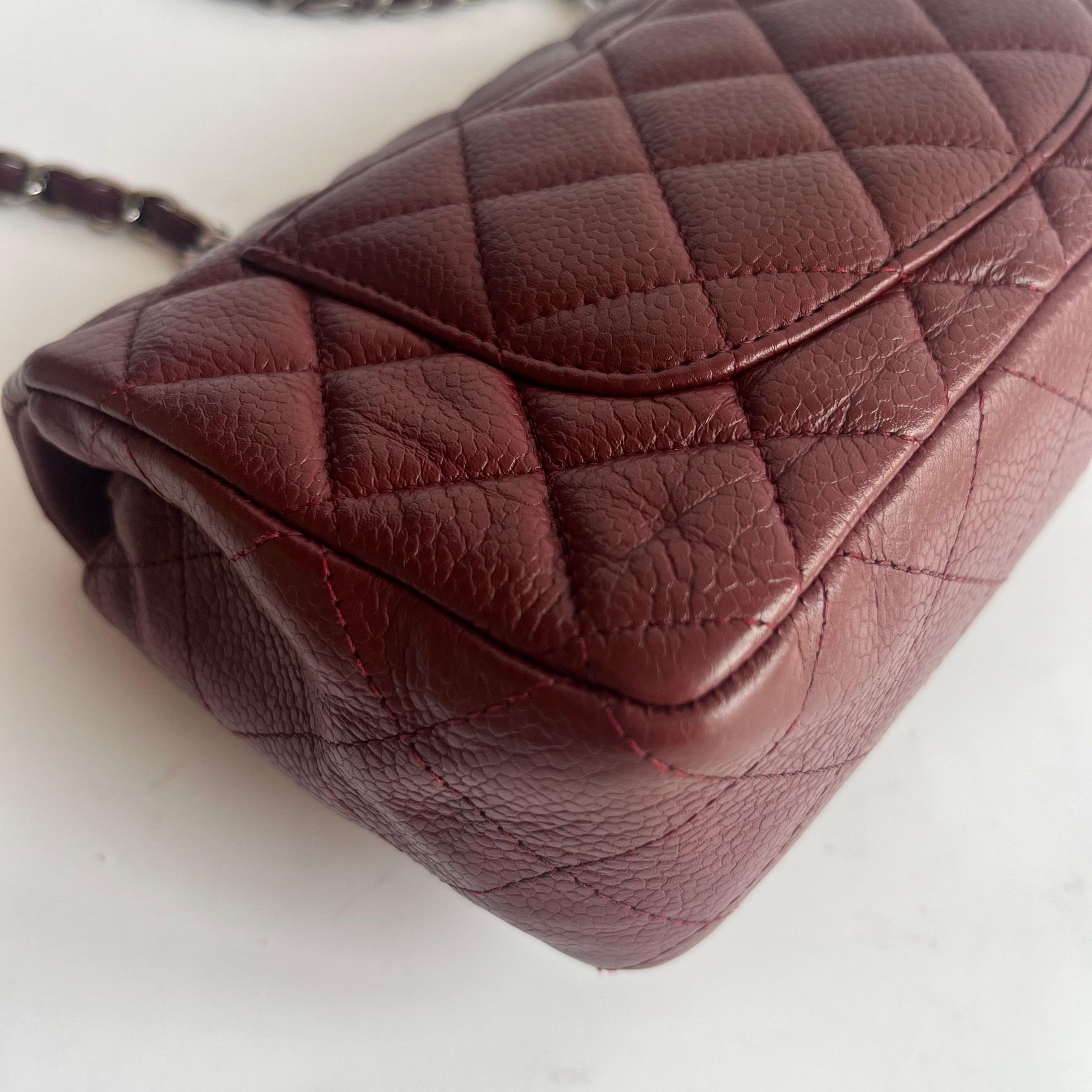 Chanel Classic Flap Rectangular Mini Burgundy Caviar Leather Silver Hardware en vente 4