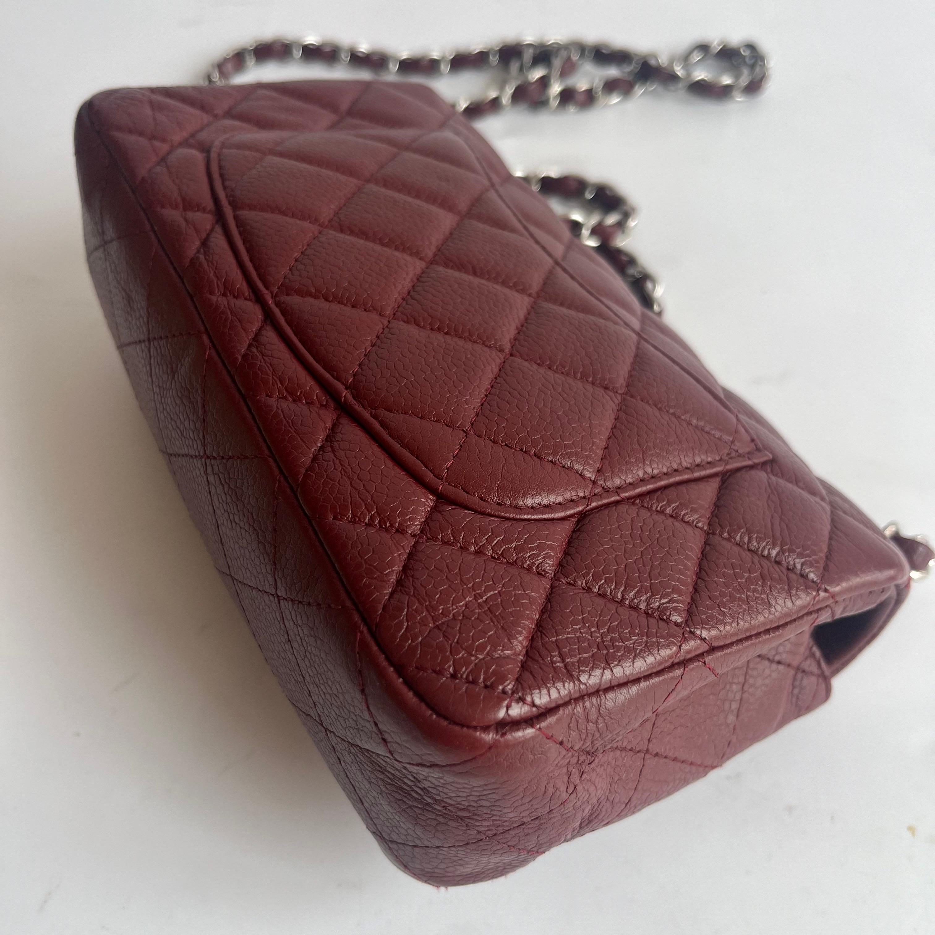 Chanel Classic Flap Rectangular Mini Burgundy Caviar Leather Silver Hardware en vente 3