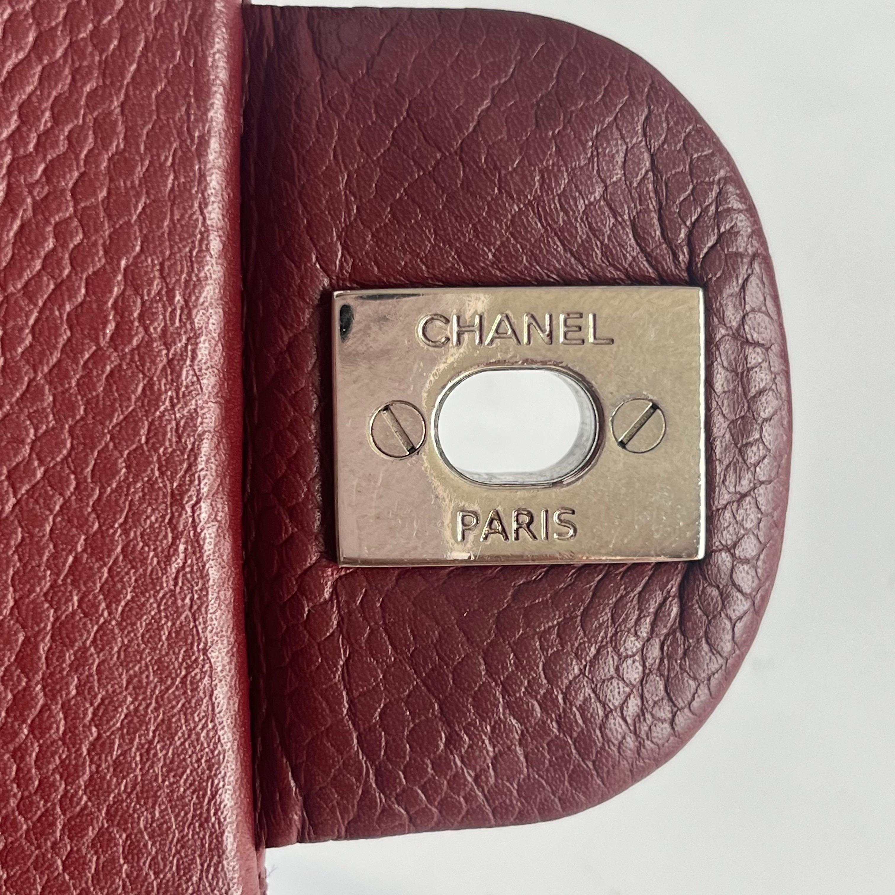 Chanel Classic Flap Rectangular Mini Burgundy Caviar Leather Silver Hardware en vente 7