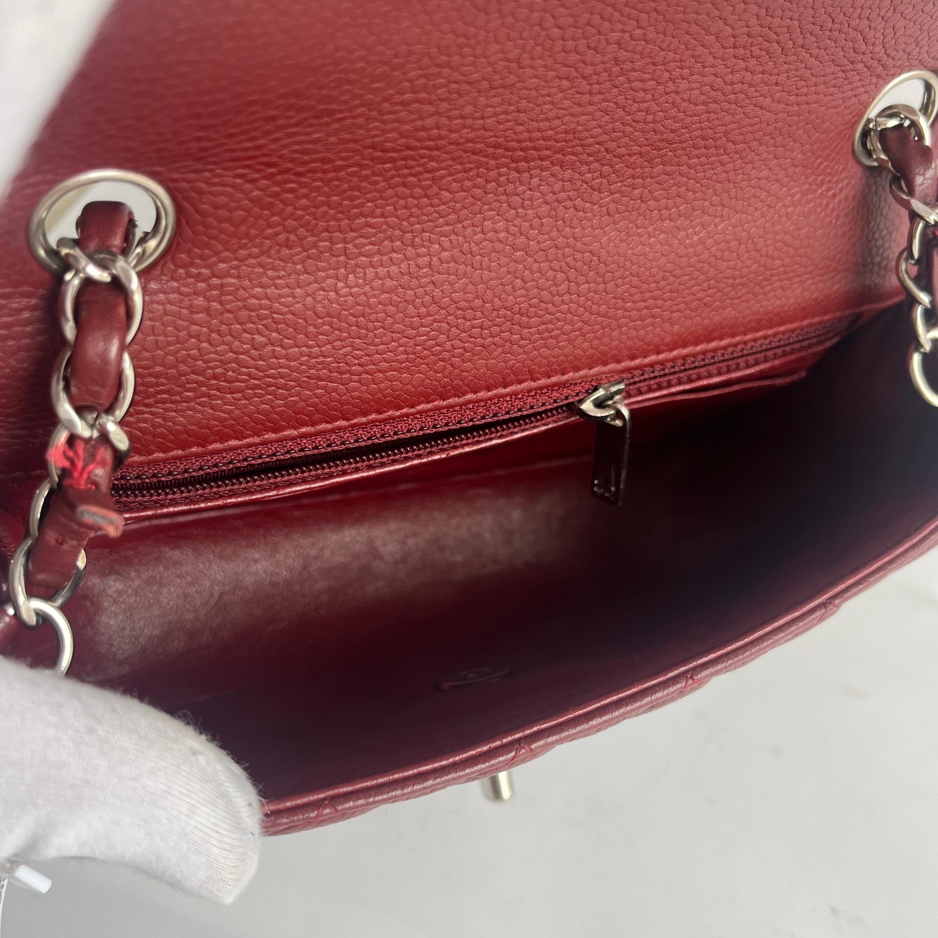 Chanel Classic Flap Rectangular Mini Burgundy Caviar Leather Silver Hardware en vente 10