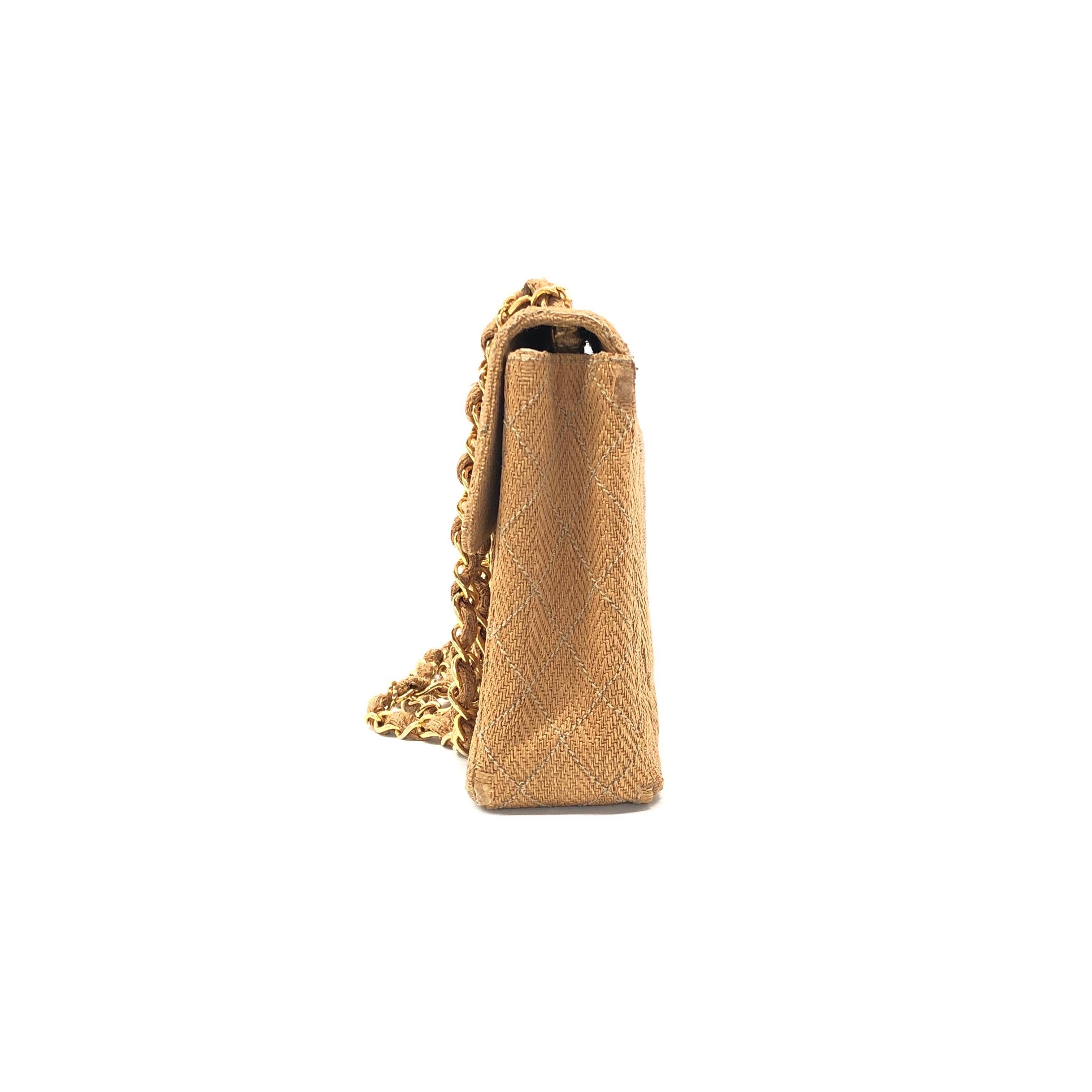 Chanel Vintage Classic Maxi Single Flap Brown Braided Raffia Canvas Diamond Stit Bon état - En vente à AUBERVILLIERS, FR