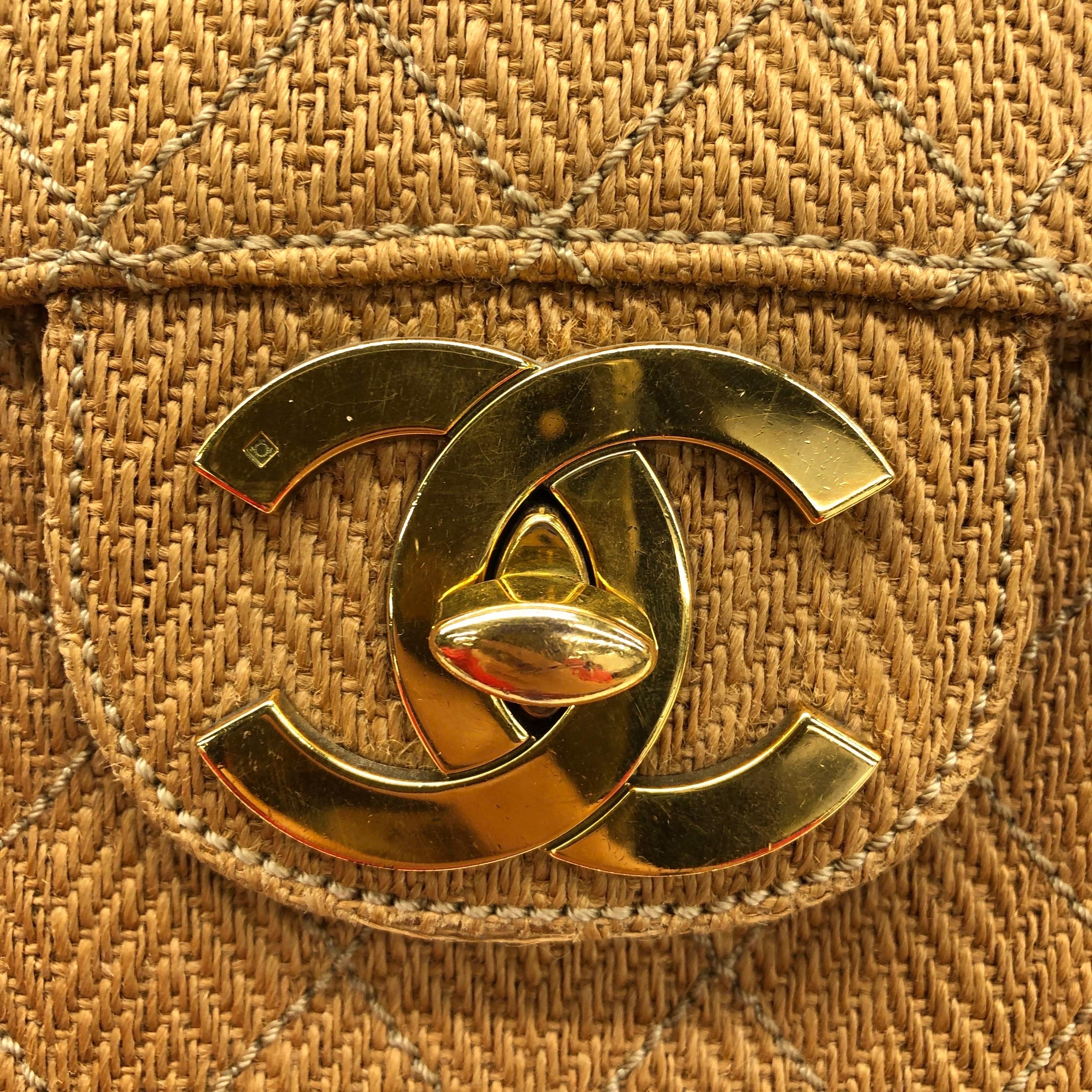 Chanel Vintage Classic Maxi Single Flap Brown Braided Raffia Canvas Diamond Stit en vente 7