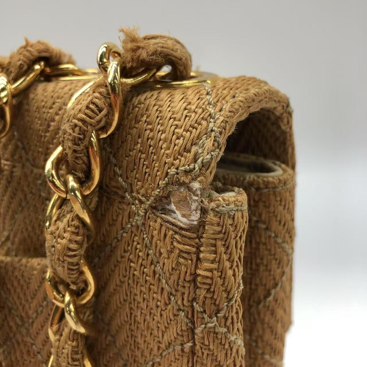 Chanel Vintage Classic Maxi Single Flap Brown Braided Raffia Canvas Diamond Stit en vente 10