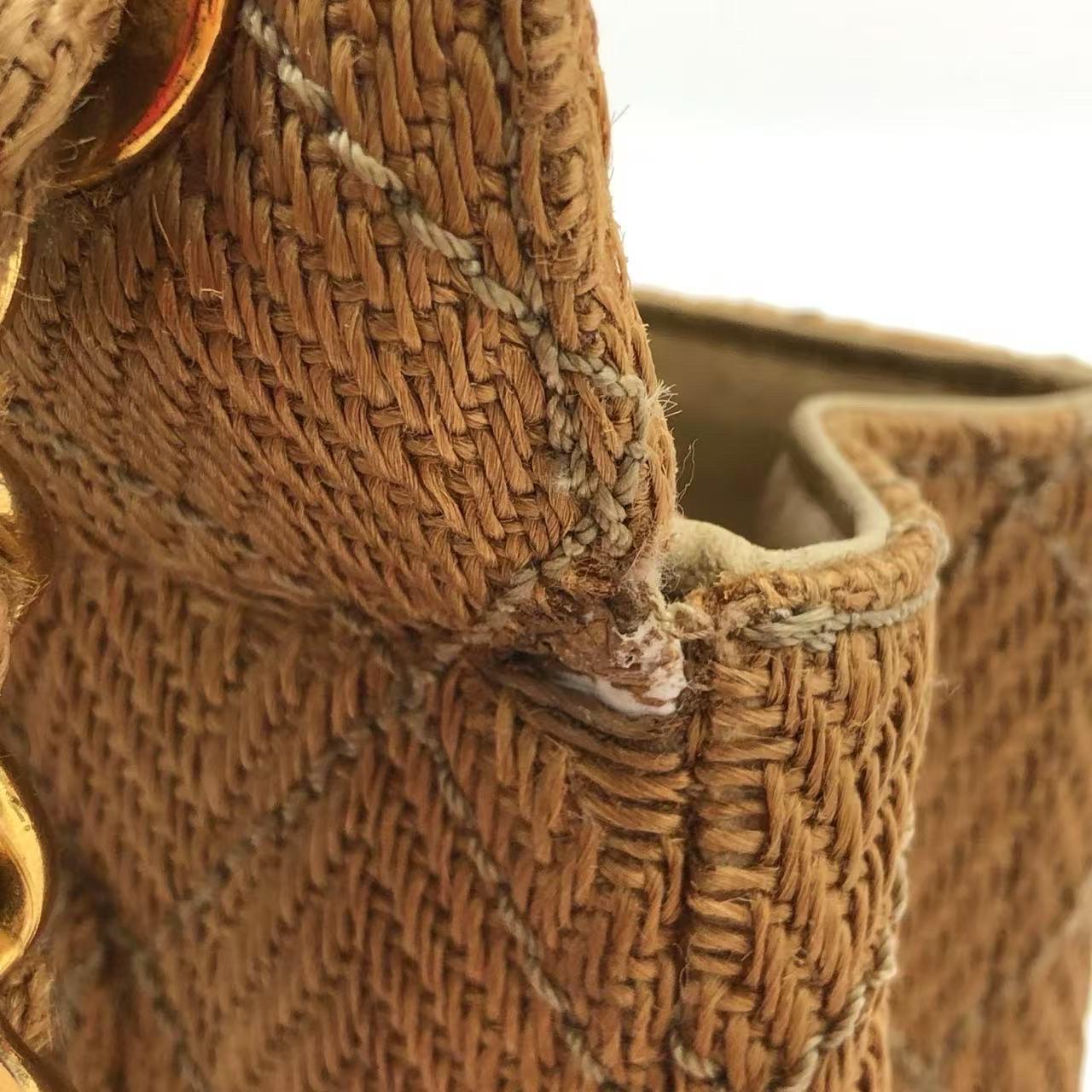 Chanel Vintage Classic Maxi Single Flap Brown Braided Raffia Canvas Diamond Stit en vente 11