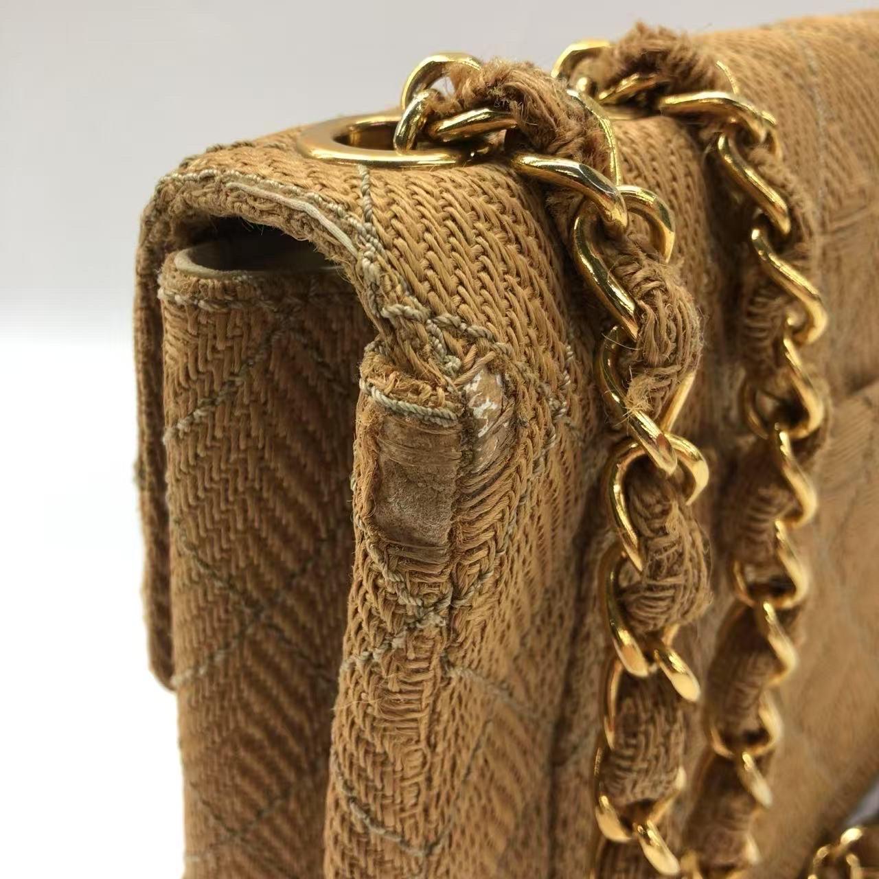 Chanel Vintage Classic Maxi Single Flap Brown Braided Raffia Canvas Diamond Stit en vente 13