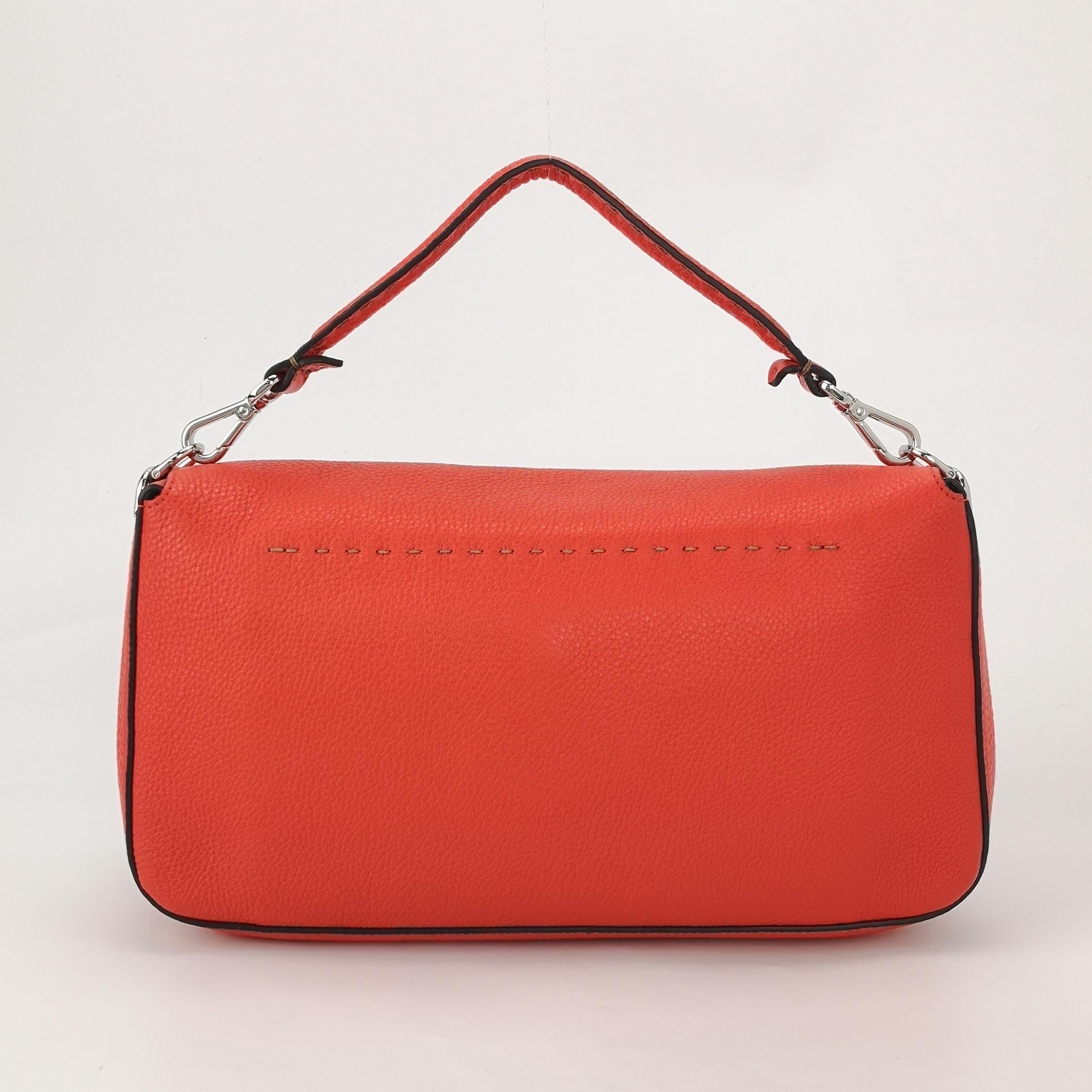 Fendi Baguette Selleria Kalbsleder Crossbody Tasche groß Orange Rot Damen im Angebot