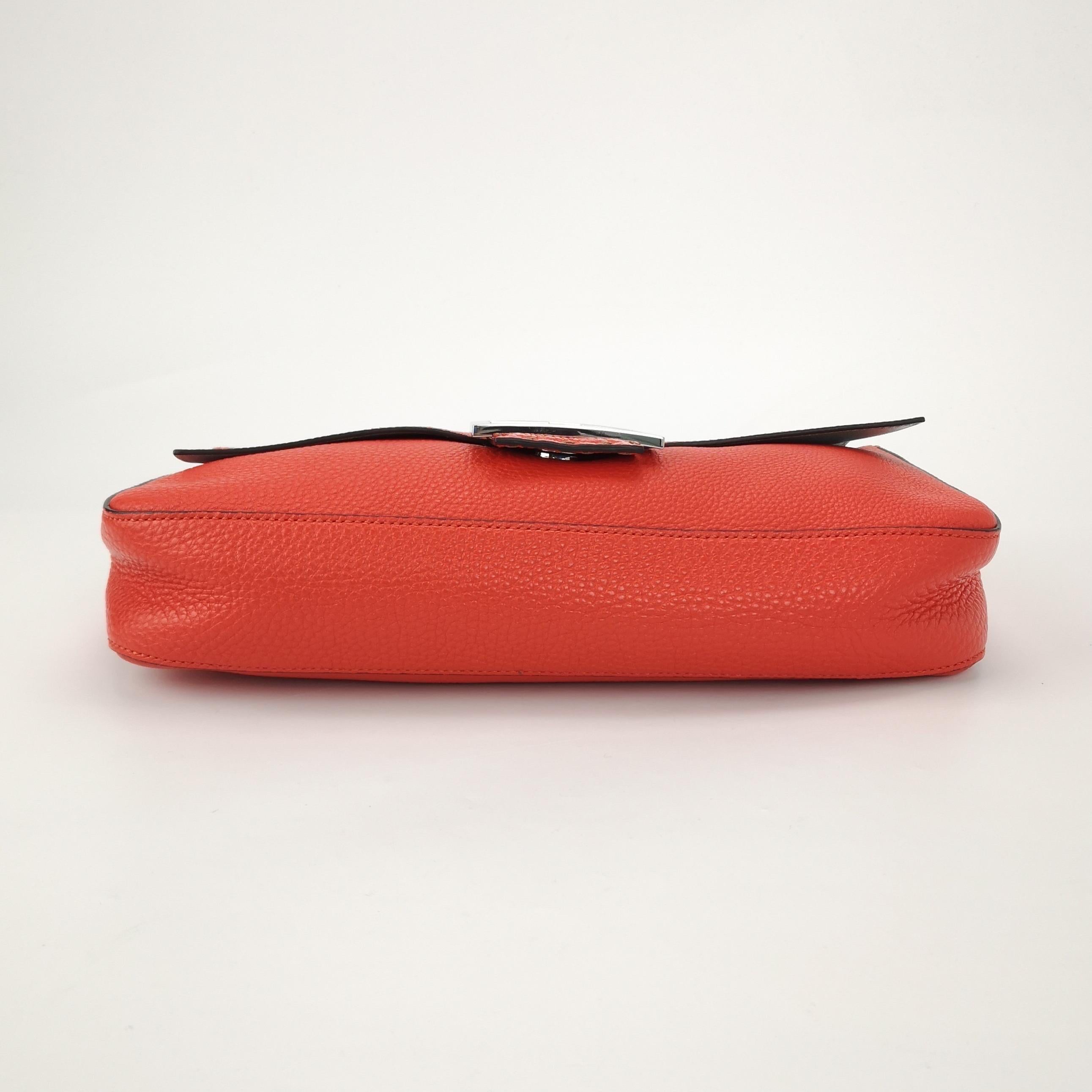 Fendi Baguette Selleria Kalbsleder Crossbody Tasche groß Orange Rot im Angebot 3
