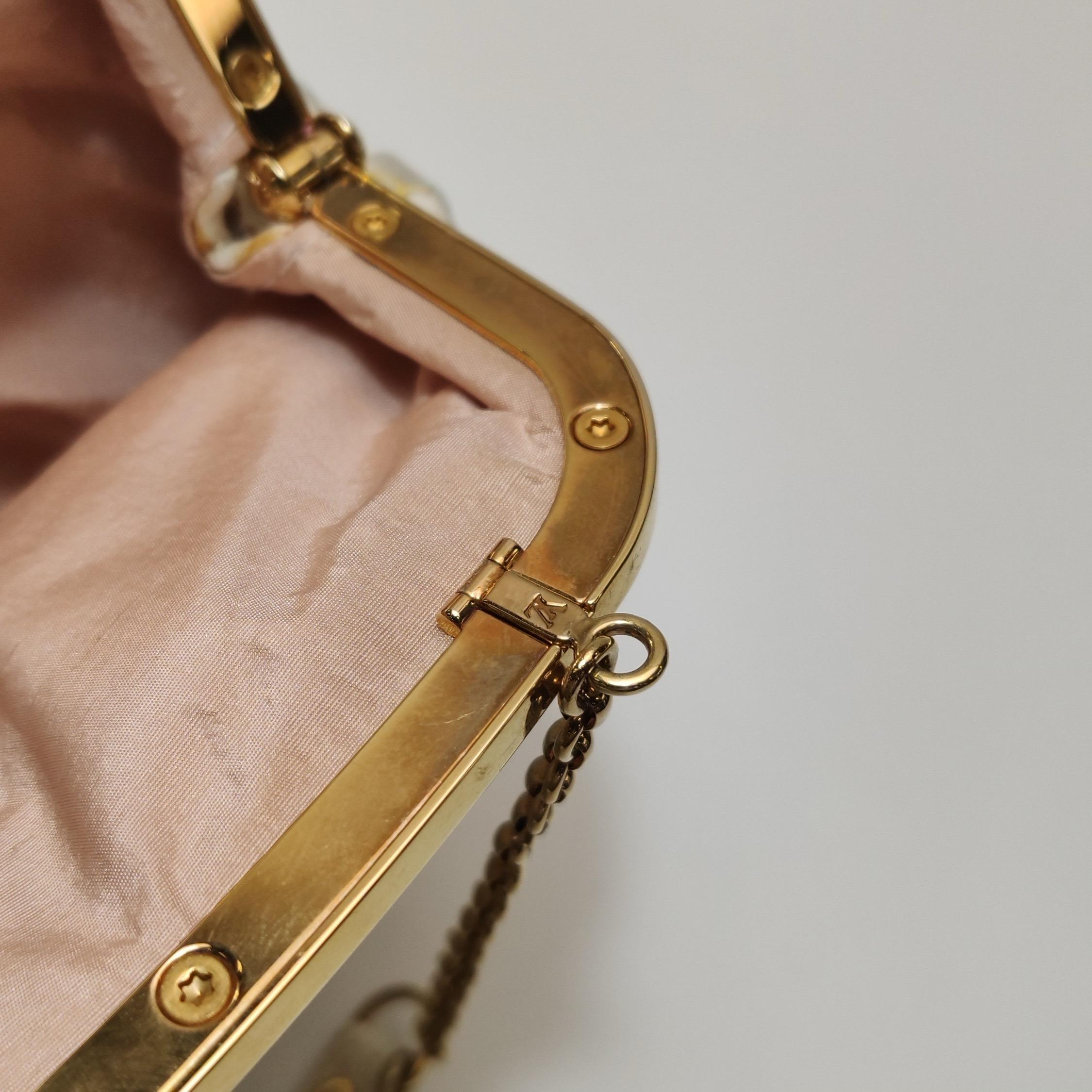 Louis Vuitton x Takashi Murakami Weiße Monogram Satin Aumoniere Abend Clutch B im Angebot 8