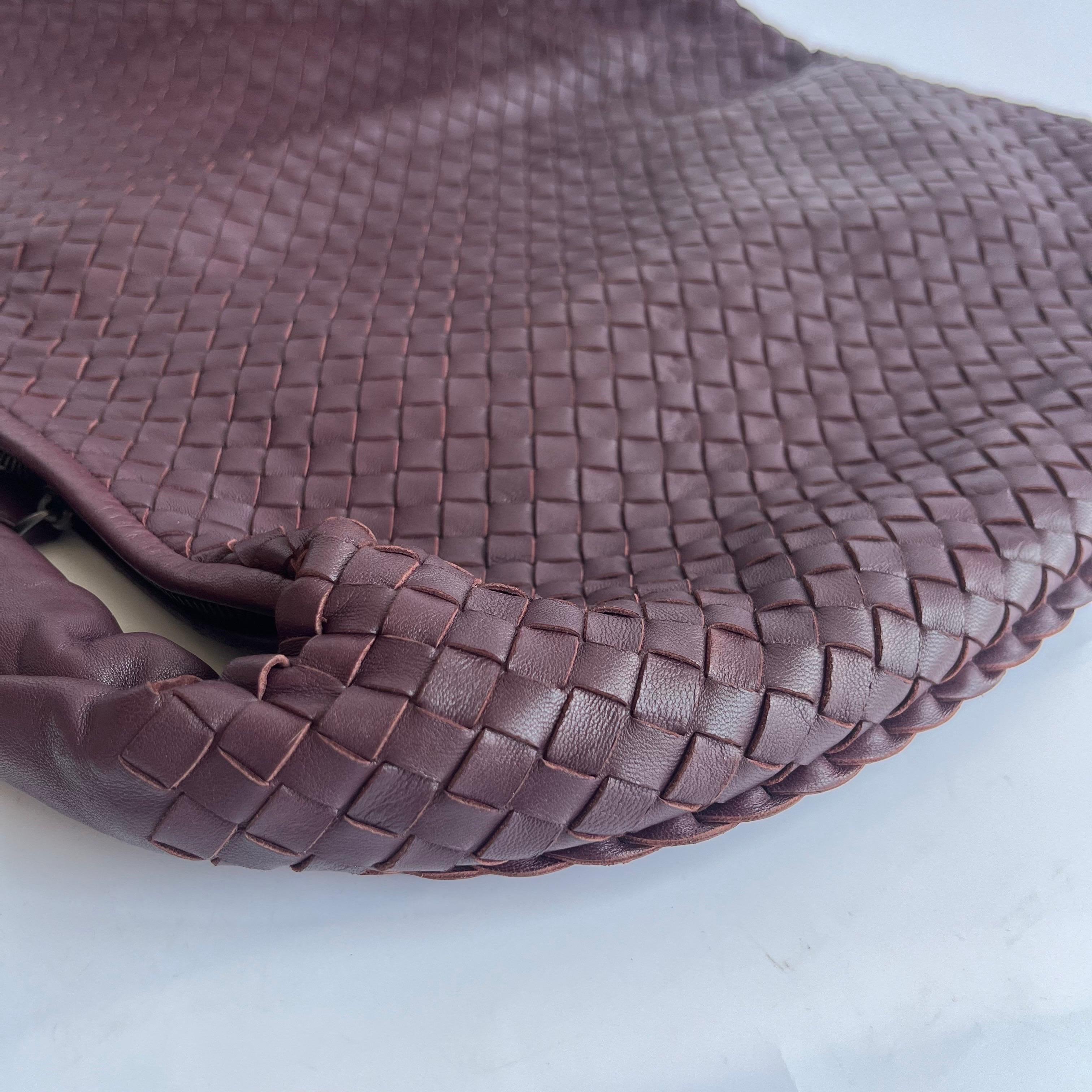 Bottega Veneta Hobo Maxi Dark Wine Burgundy Leather 51cm Bon état - En vente à AUBERVILLIERS, FR