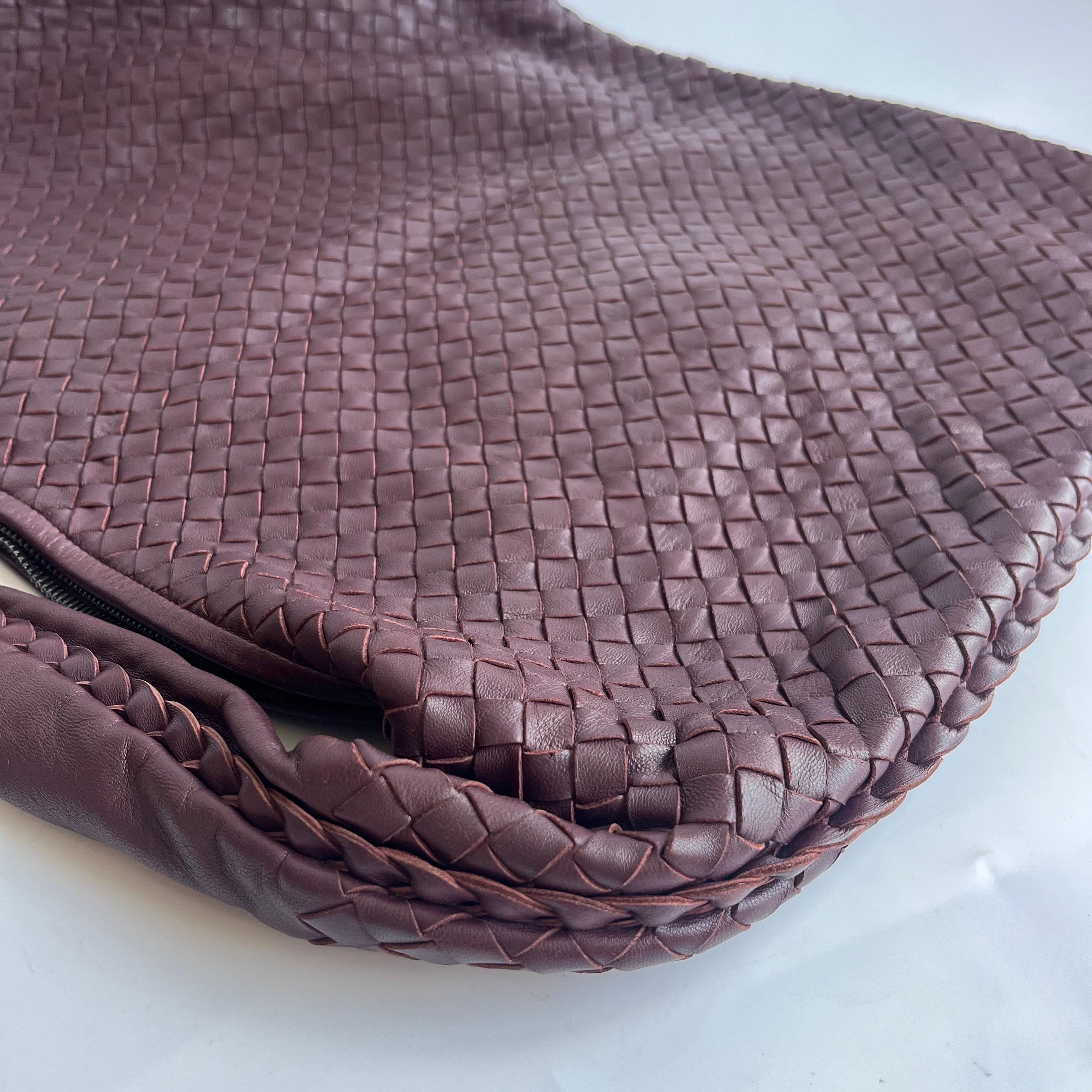 Bottega Veneta Hobo Maxi Dark Wine Burgundy Leather 51cm Pour femmes en vente
