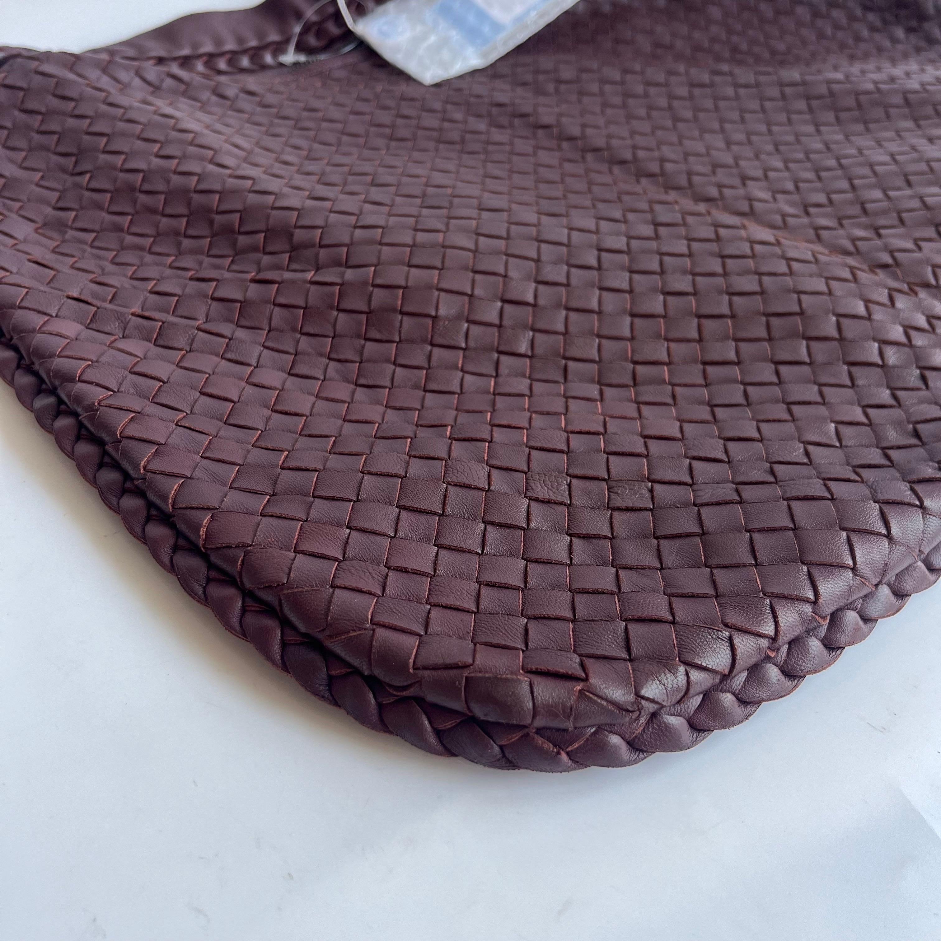 Bottega Veneta Hobo Maxi Dark Wine Burgundy Leather 51cm en vente 1