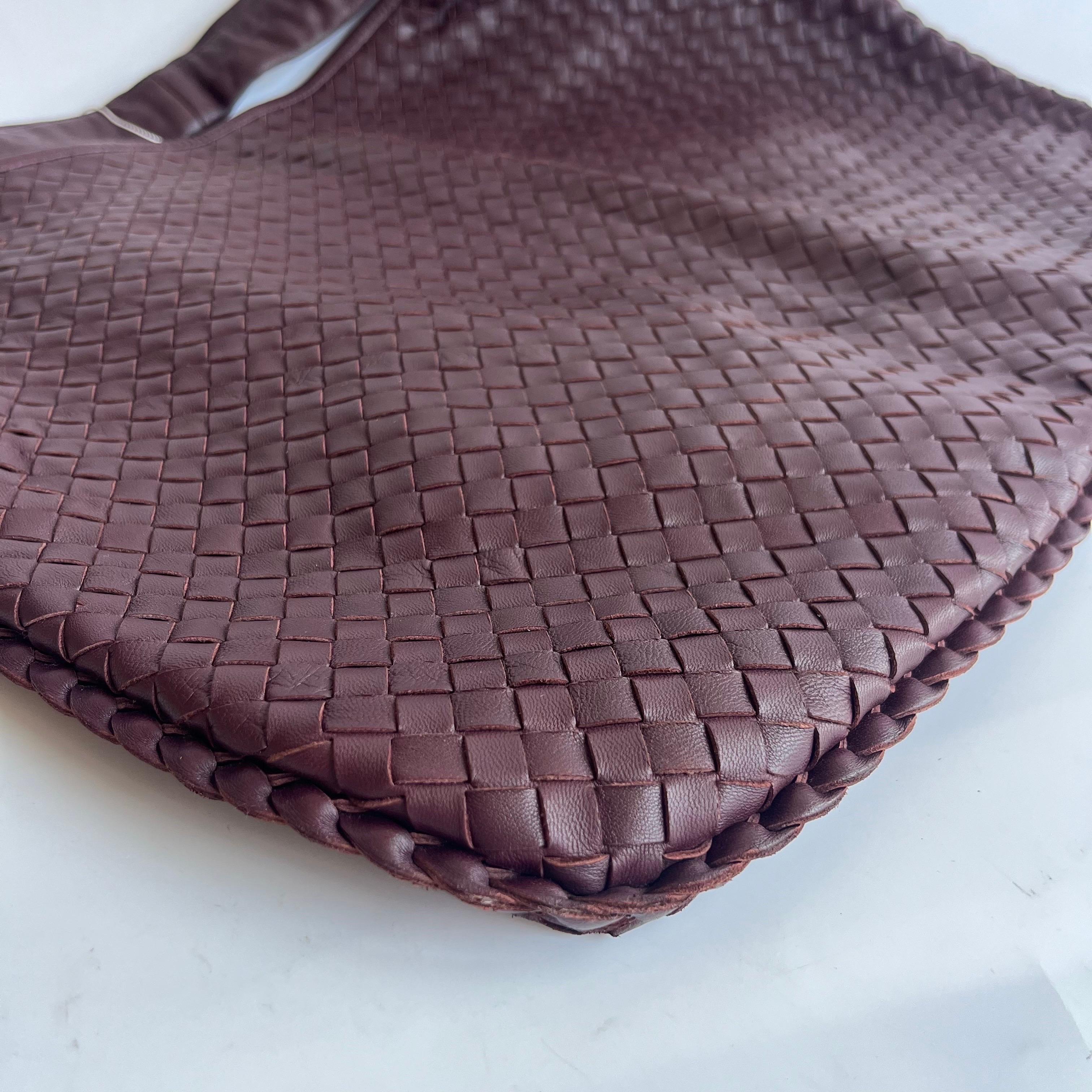 Bottega Veneta Hobo Maxi Dark Wine Burgundy Leather 51cm en vente 3