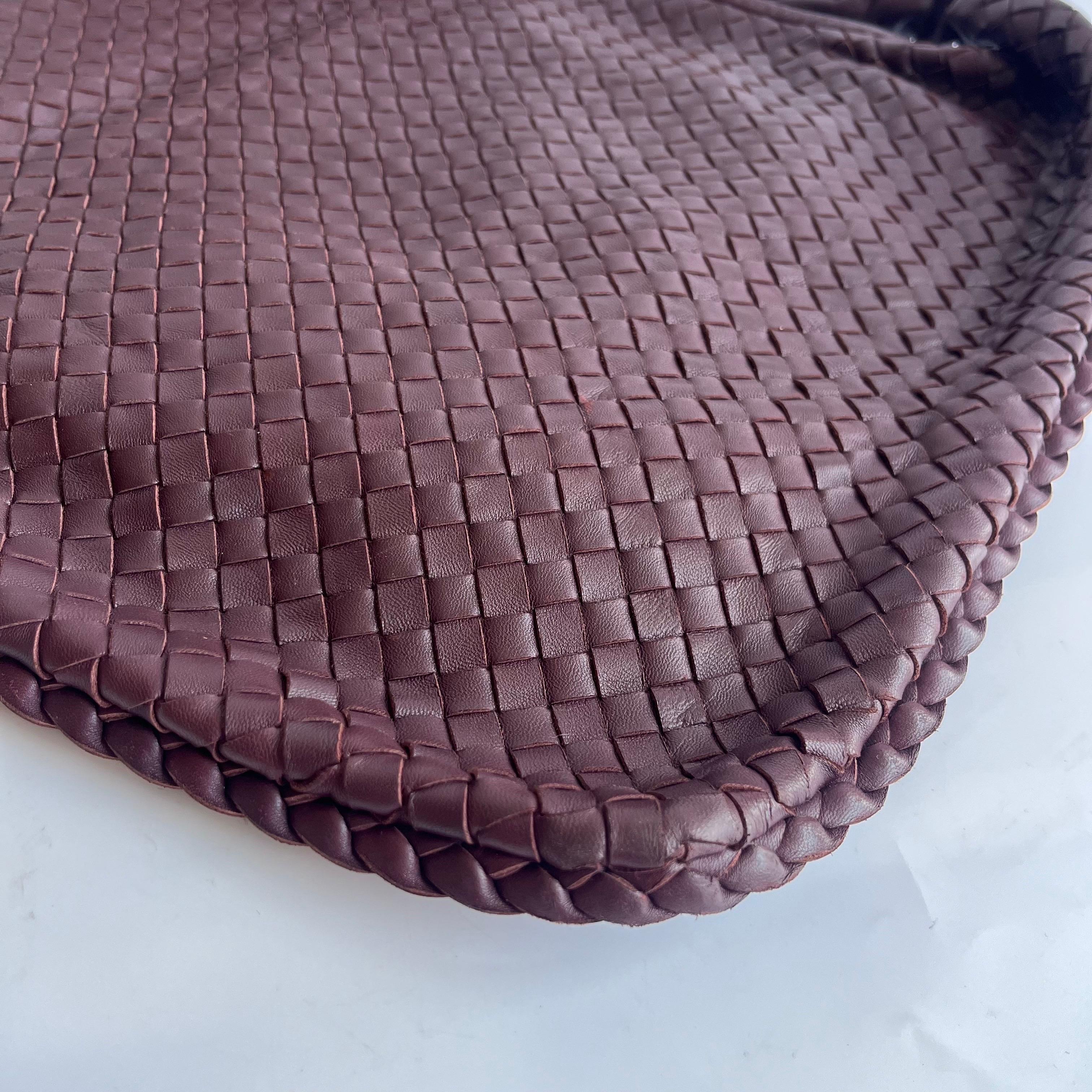 Bottega Veneta Hobo Maxi Dark Wine Burgundy Leather 51cm en vente 6