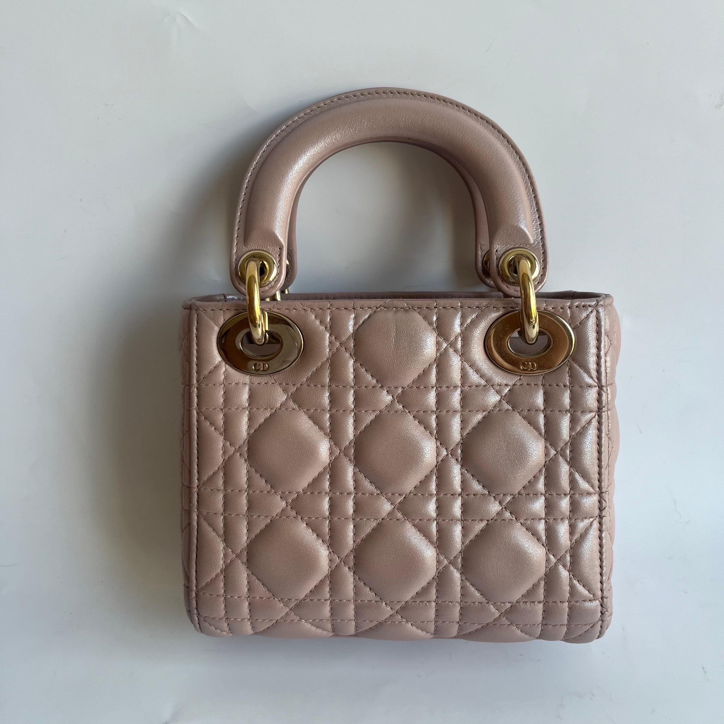 Lady Dior Mini Cuir d'agneau rose nacré Bracelet en chaîne or HW Pour femmes en vente