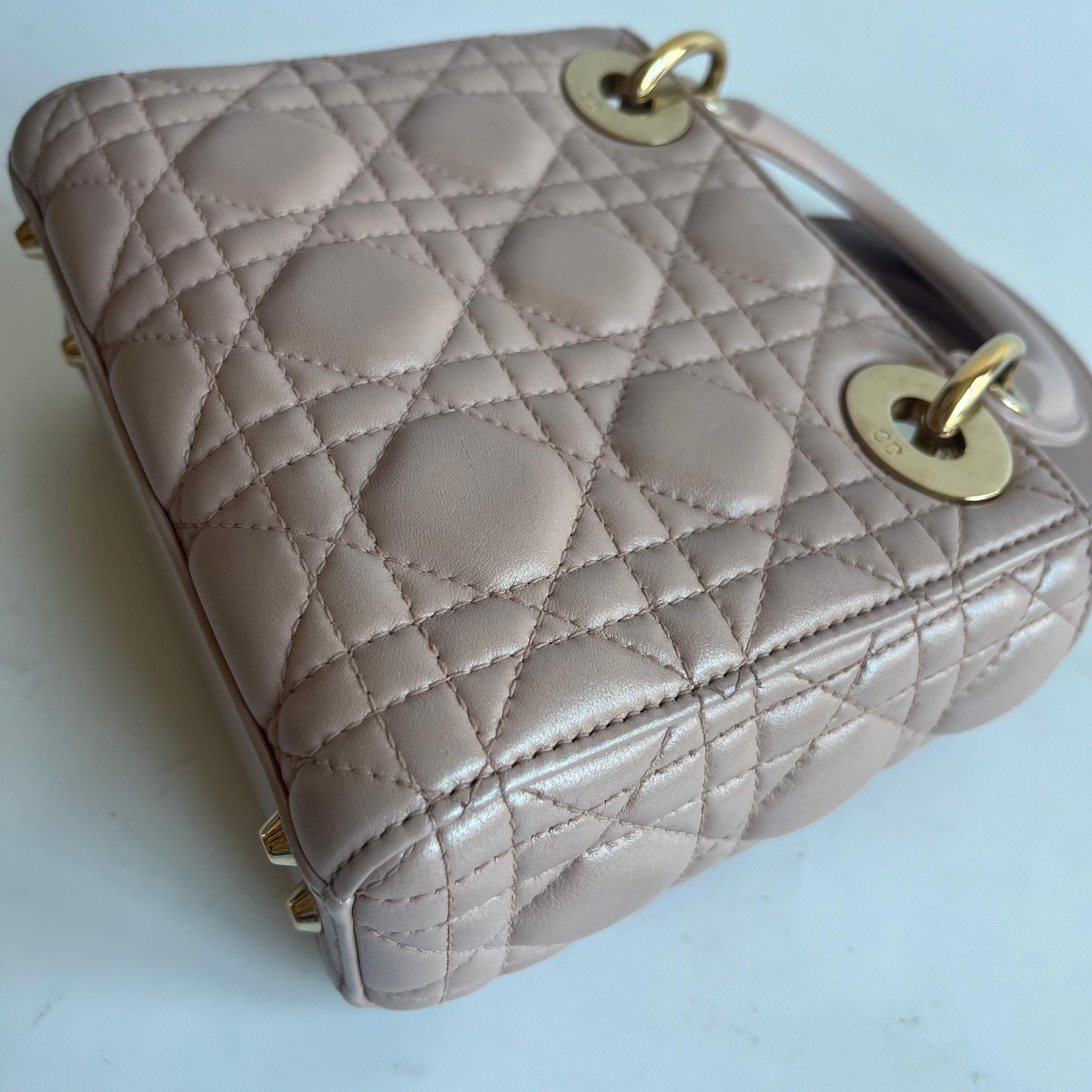 Lady Dior Mini Cuir d'agneau rose nacré Bracelet en chaîne or HW en vente 4