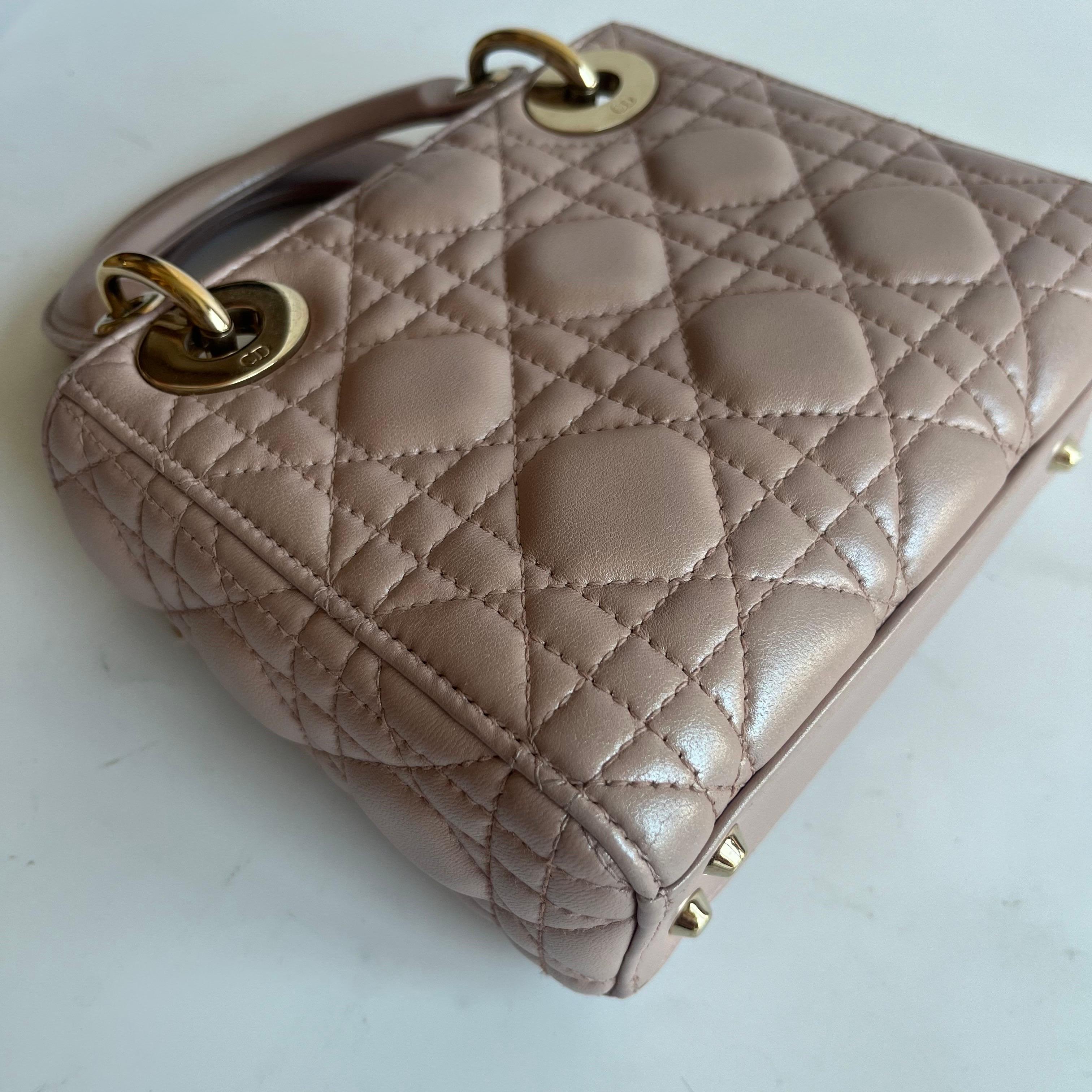 Lady Dior Mini Cuir d'agneau rose nacré Bracelet en chaîne or HW en vente 6
