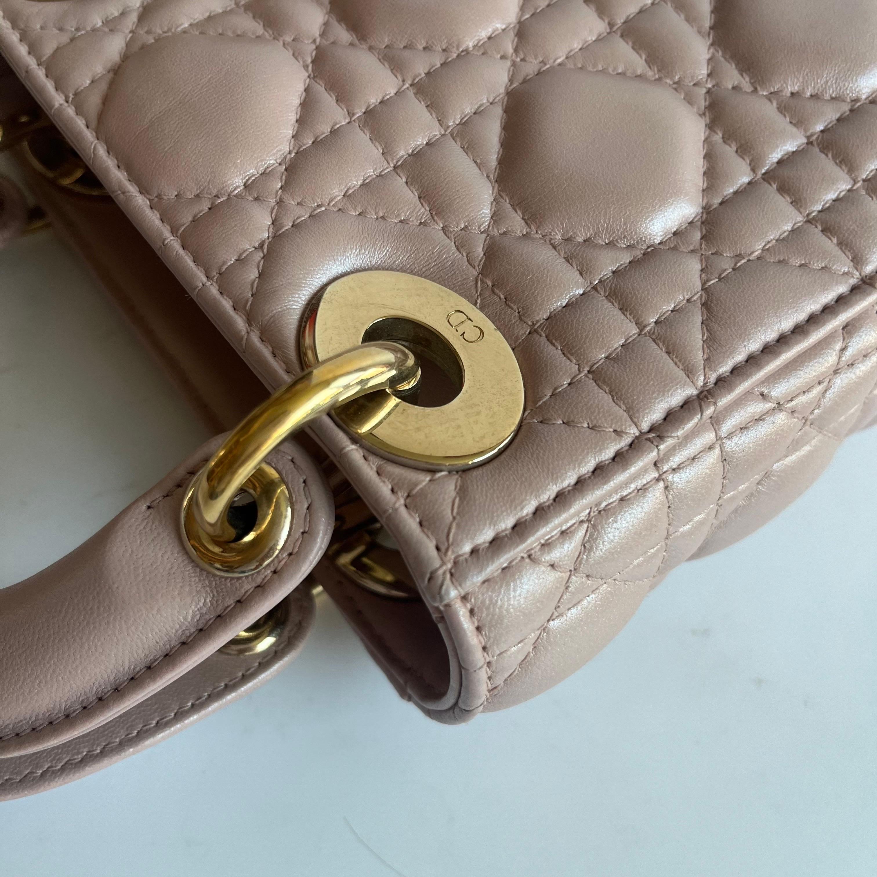 Lady Dior Mini Cuir d'agneau rose nacré Bracelet en chaîne or HW en vente 5