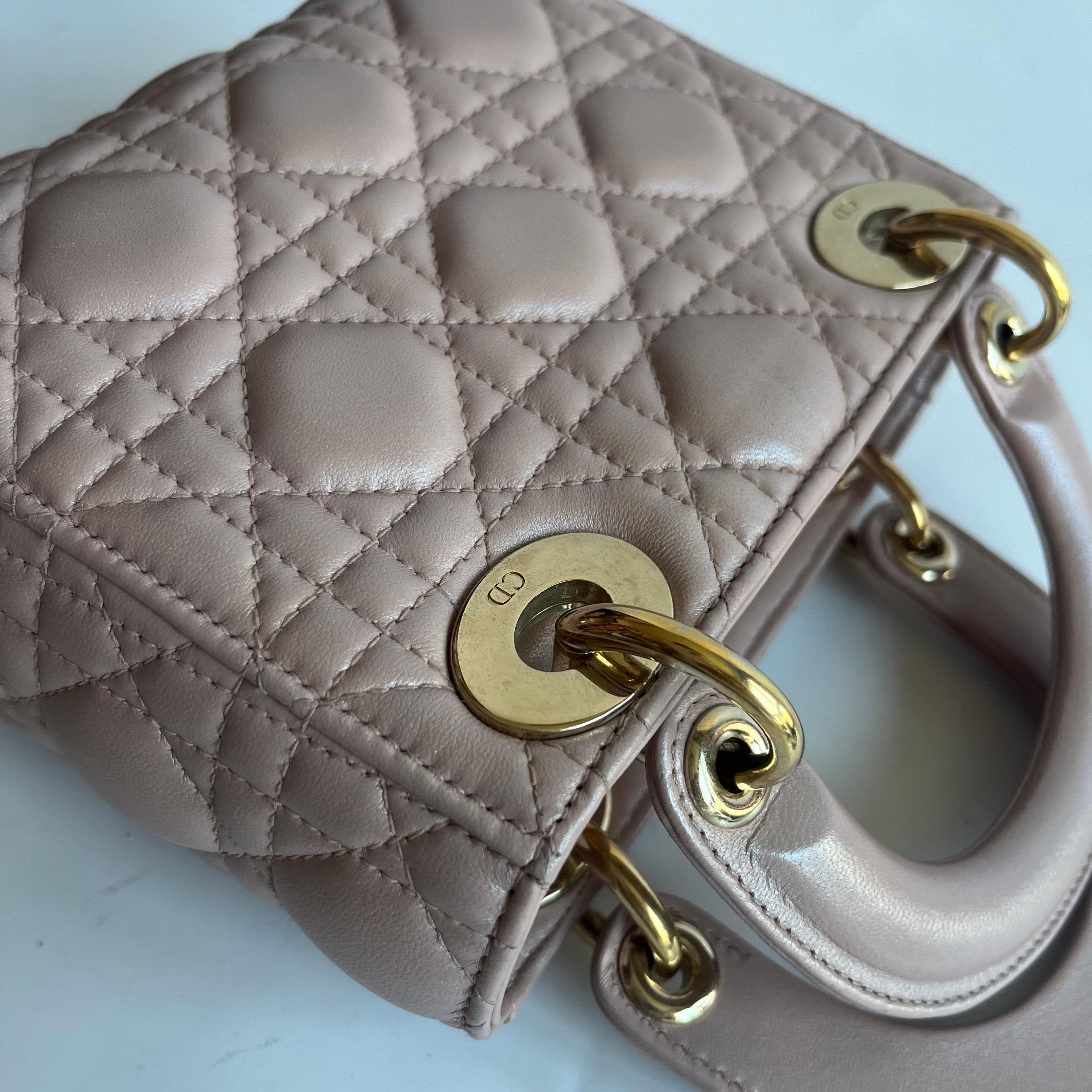 Lady Dior Mini Cuir d'agneau rose nacré Bracelet en chaîne or HW en vente 7
