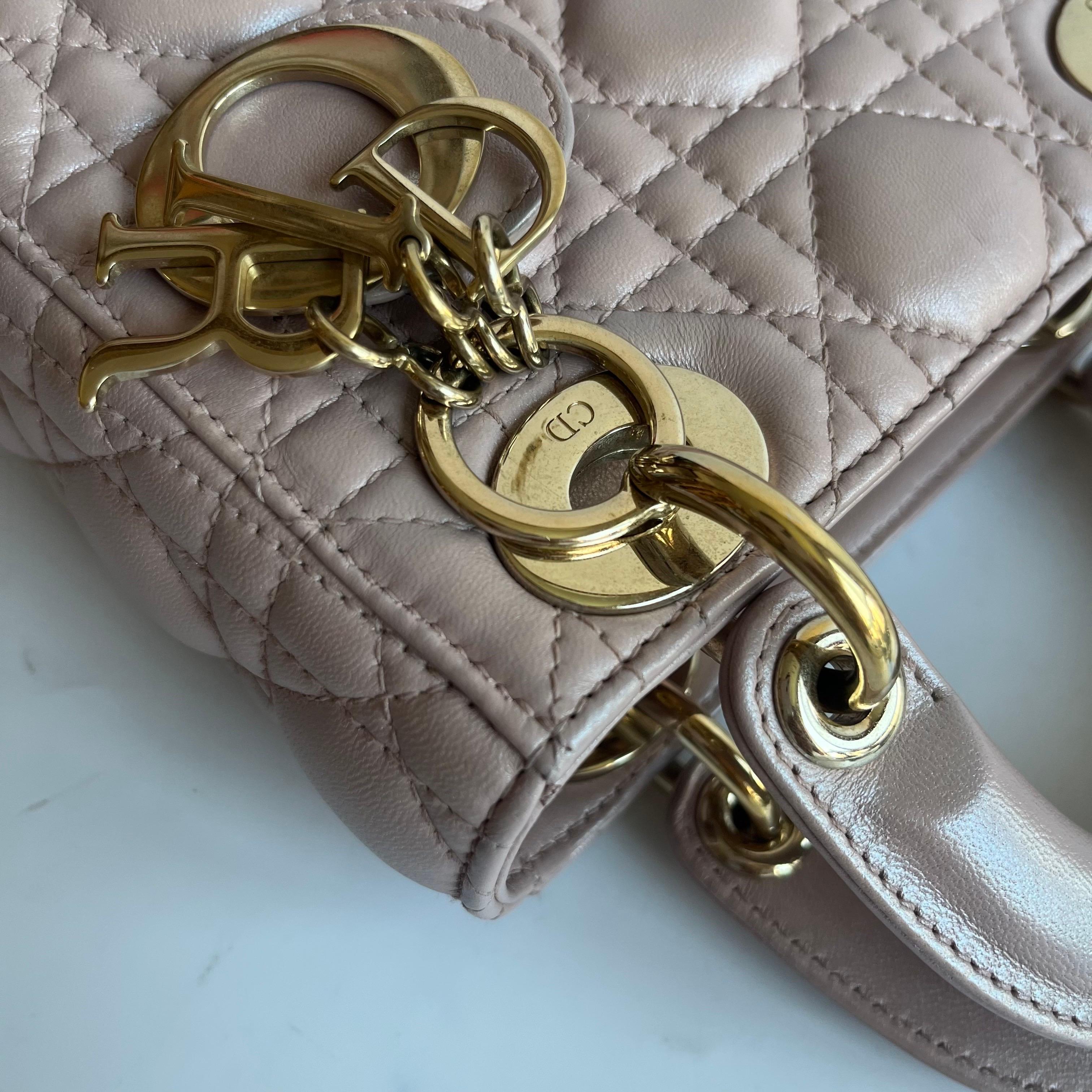Lady Dior Mini Cuir d'agneau rose nacré Bracelet en chaîne or HW en vente 9