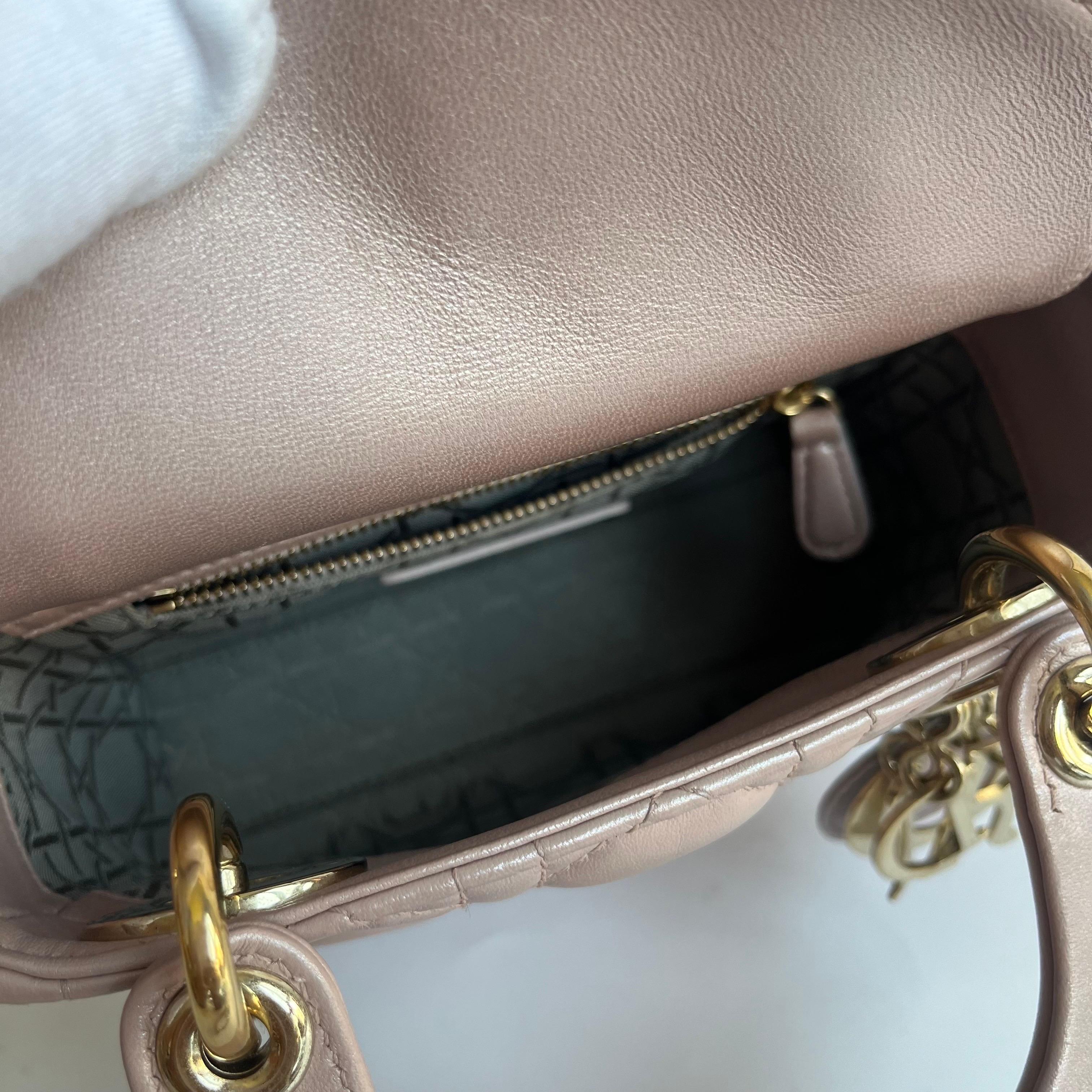 Lady Dior Mini Cuir d'agneau rose nacré Bracelet en chaîne or HW en vente 10