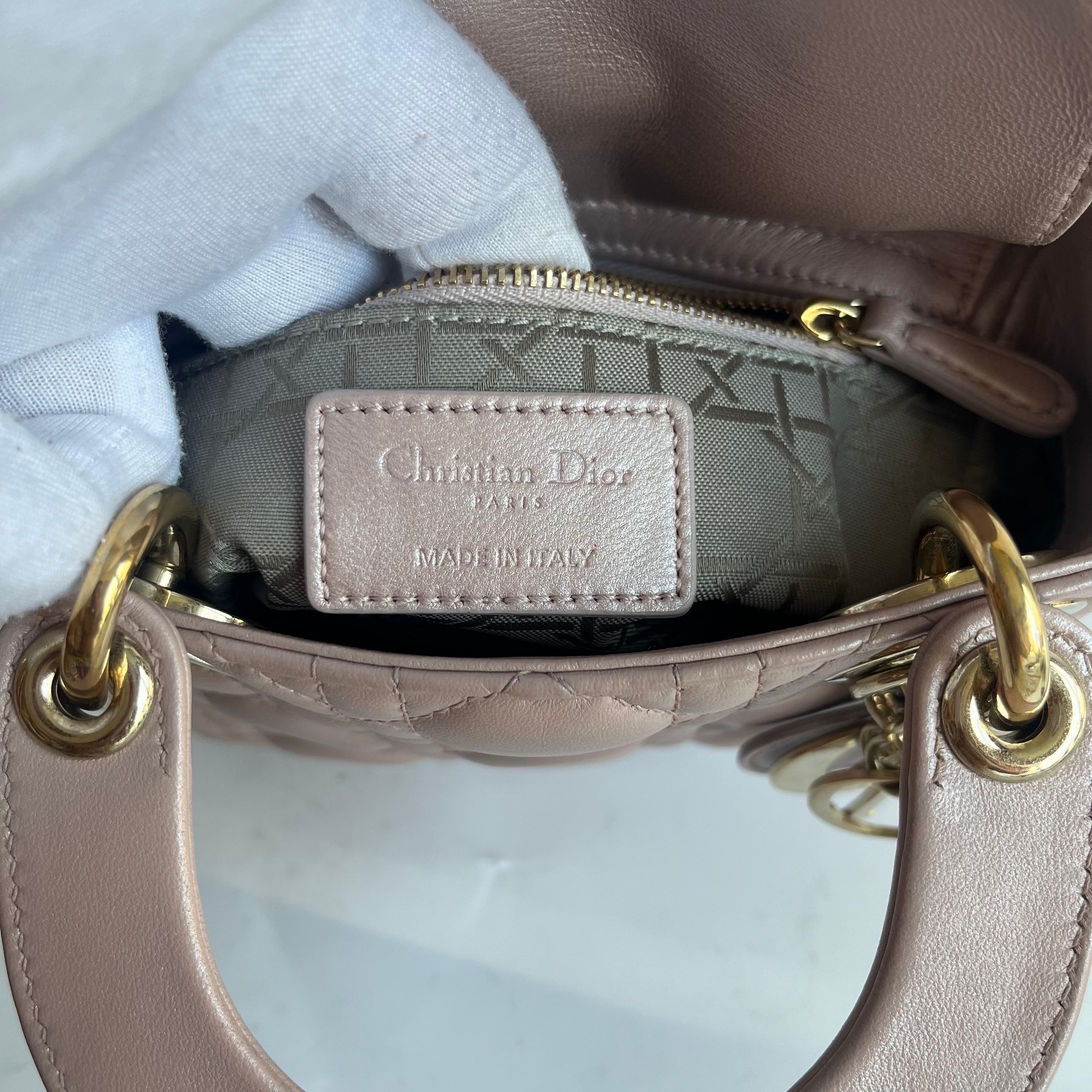 Lady Dior Mini Cuir d'agneau rose nacré Bracelet en chaîne or HW en vente 11