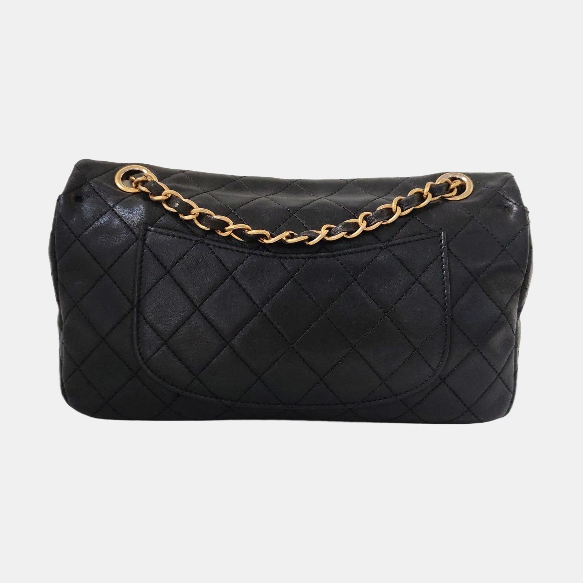 Chanel Classic Flap Medium Nero in pelle d'agnello Valentine Valentin Charms in vendita 1