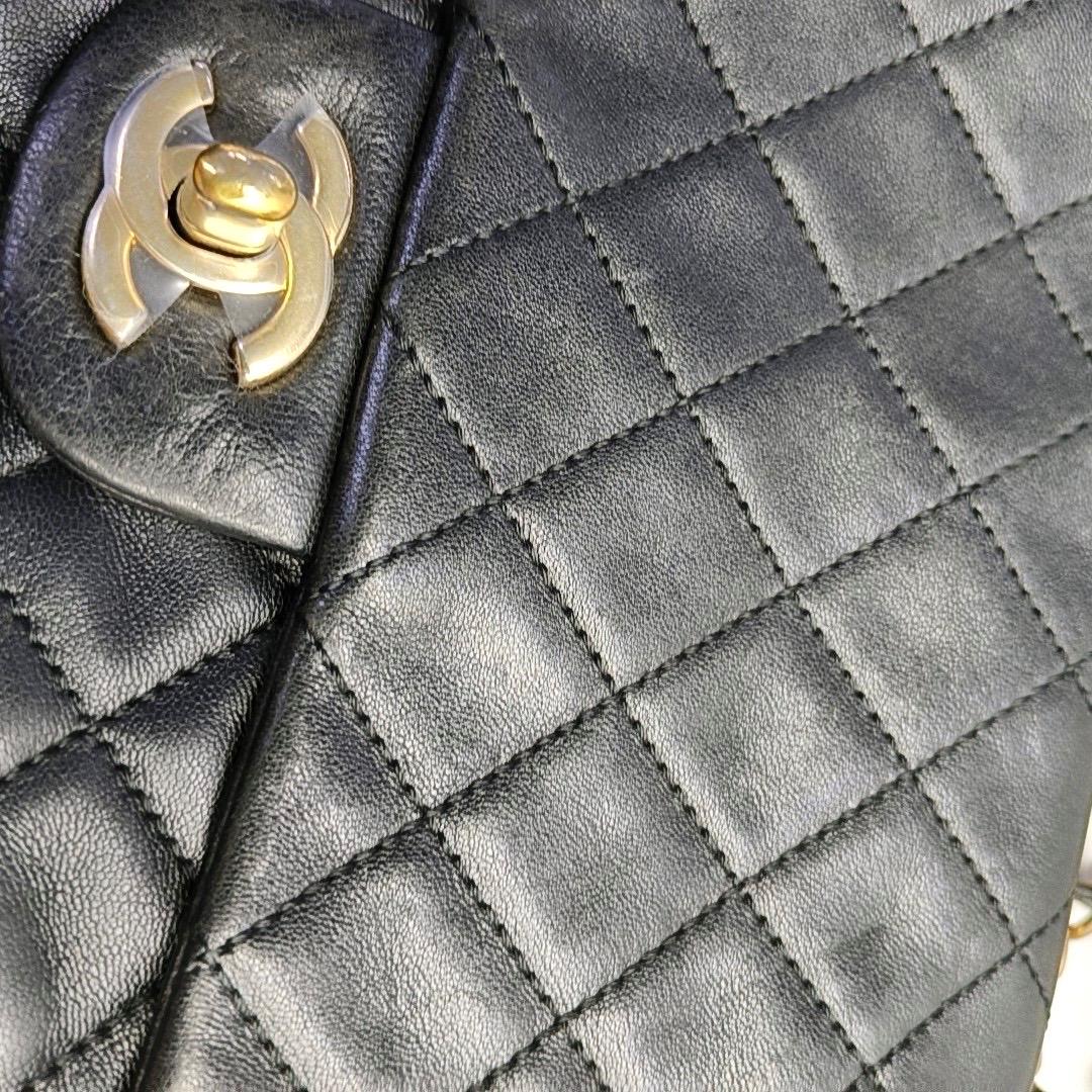Chanel Classic Flap Medium Nero in pelle d'agnello Valentine Valentin Charms in vendita 6