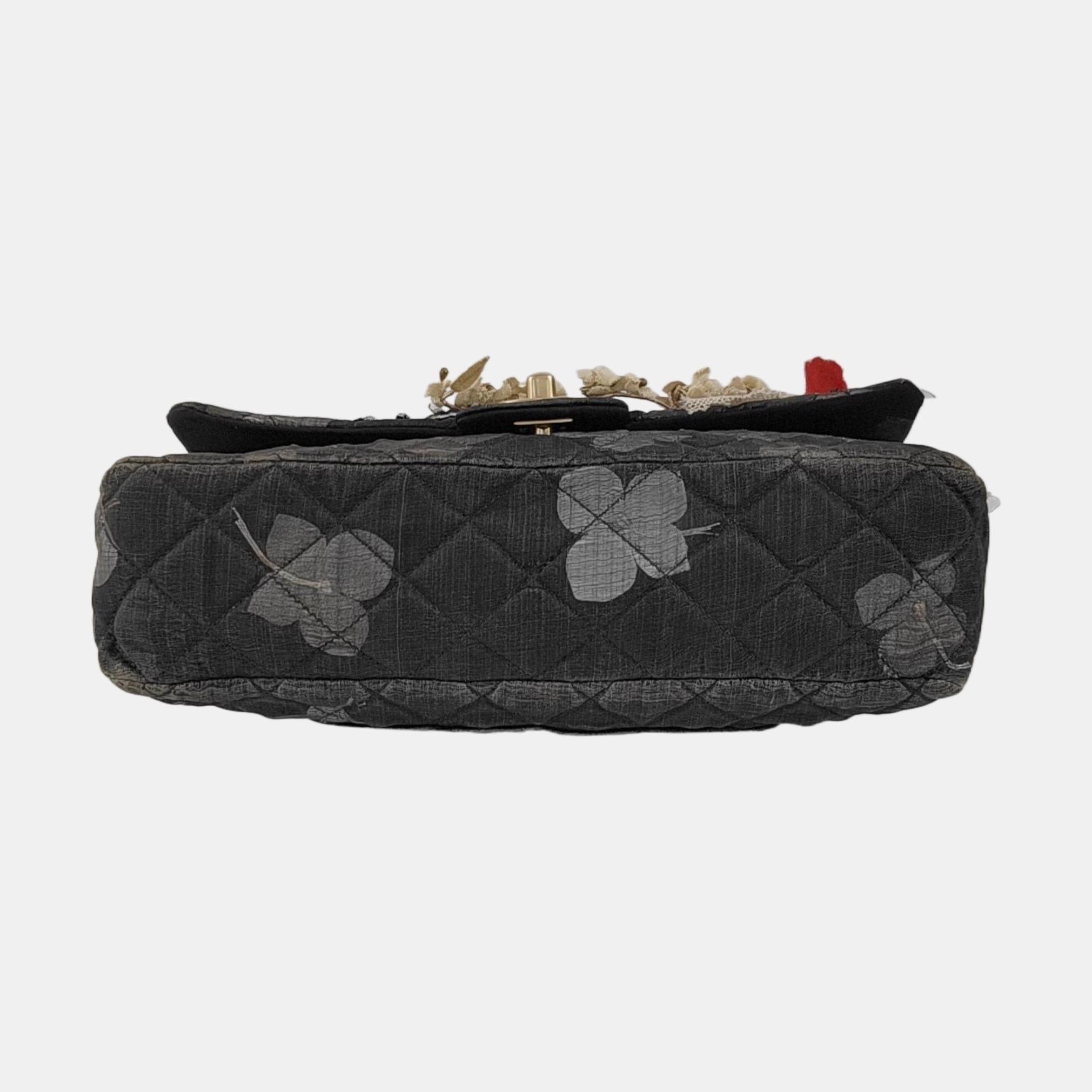 Donna Chanel Classic Flap Medium Columbus Runway Floral Lace Grey Cloth in vendita