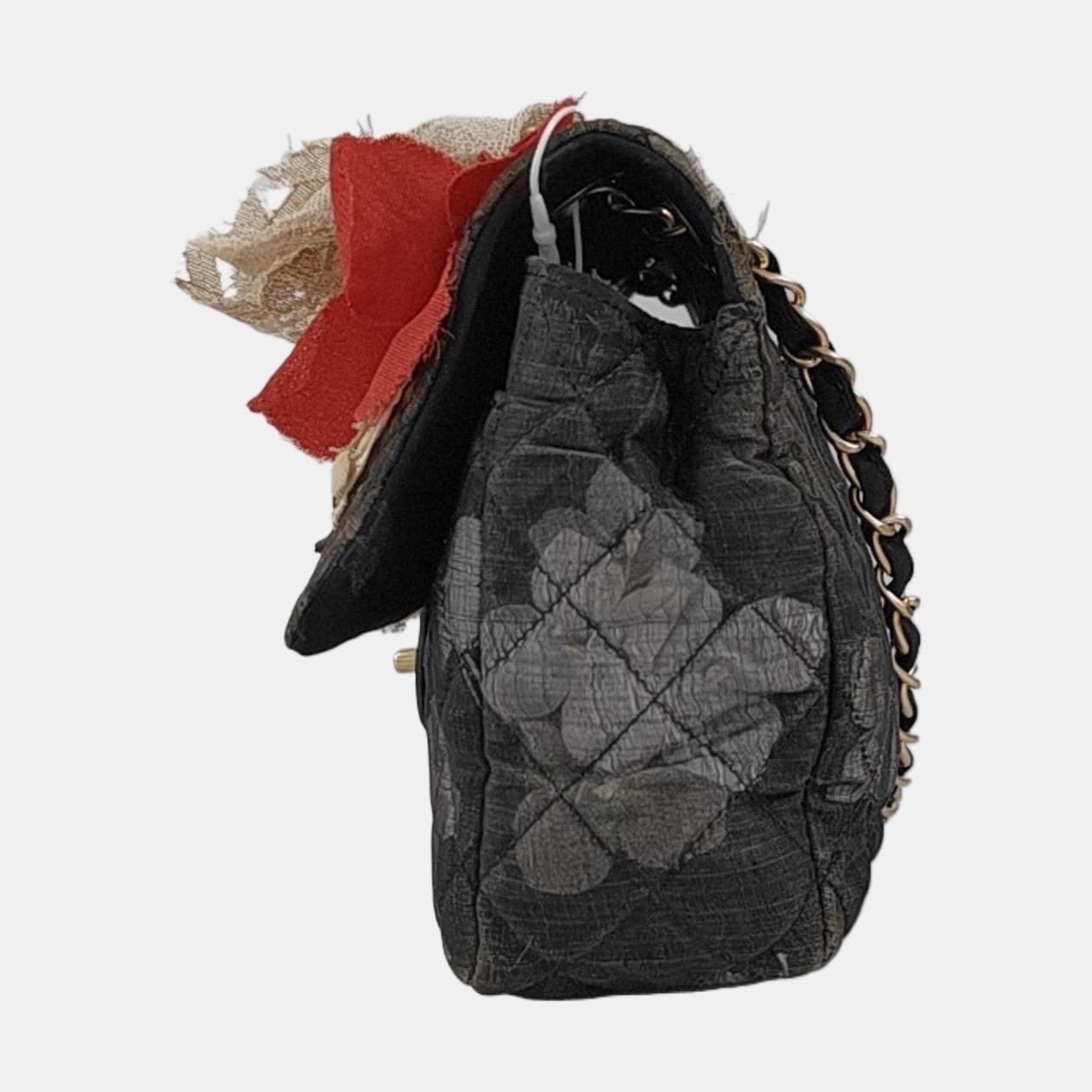 Nero Chanel Classic Flap Medium Columbus Runway Floral Lace Grey Cloth in vendita