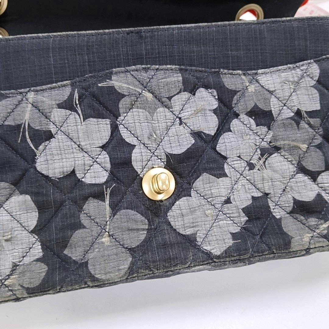 Chanel Classic Flap Medium Columbus Runway Floral Lace Grey Cloth in vendita 12