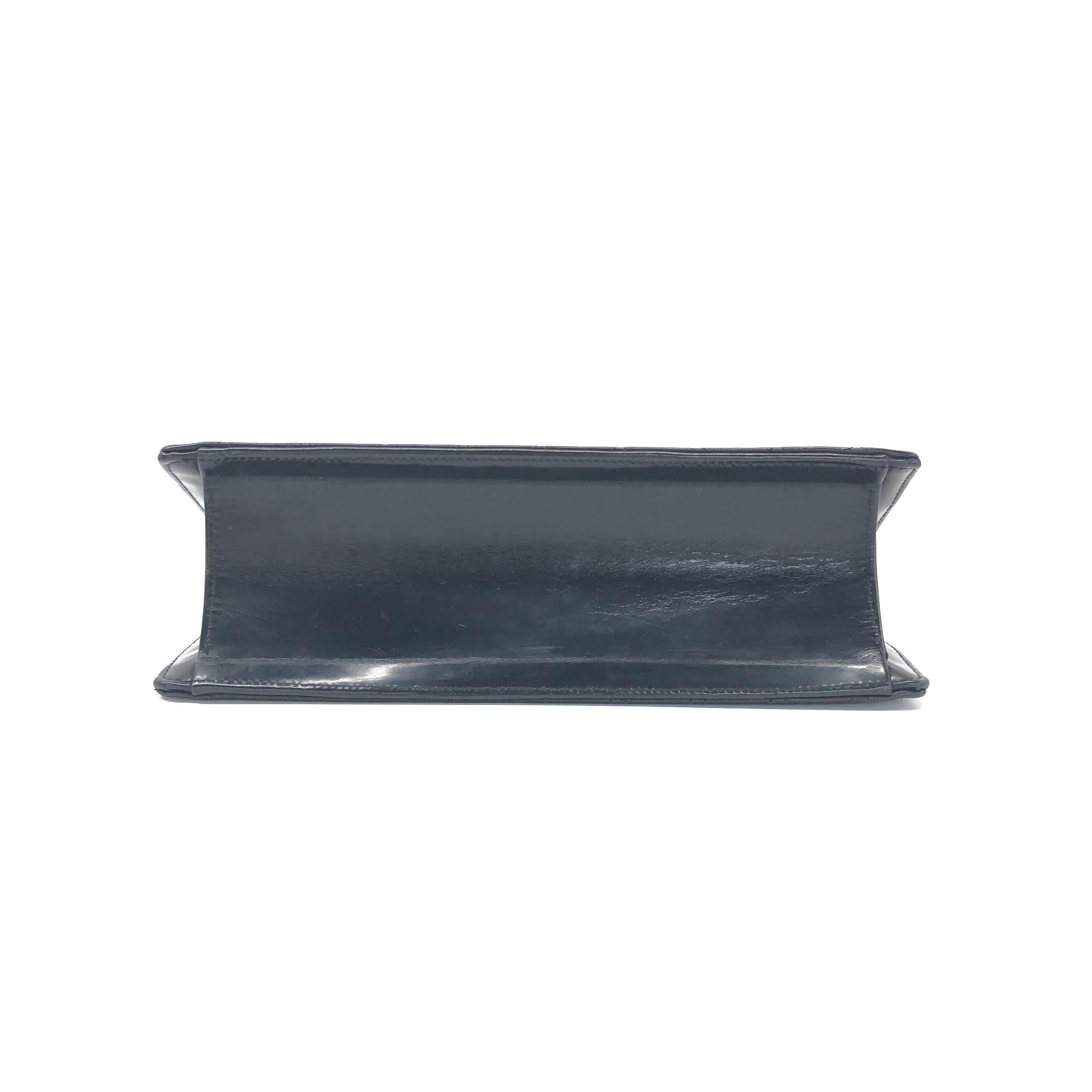 Chanel Classic Flap Medium East West Schwarzes Kalbsleder 2011-2012 im Zustand „Gut“ im Angebot in AUBERVILLIERS, FR