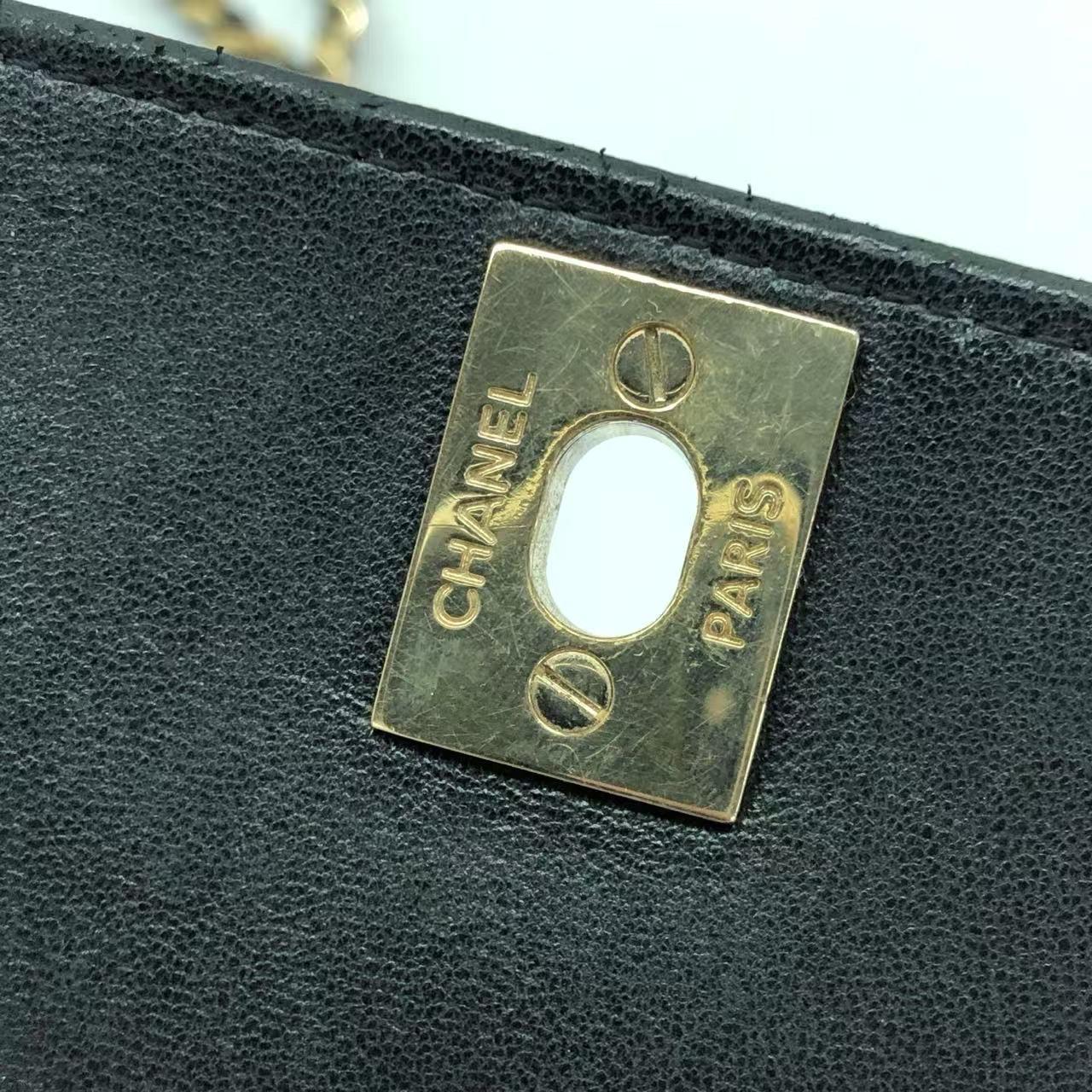 Chanel Classic Flap Medium East West Schwarzes Kalbsleder 2011-2012 im Angebot 8