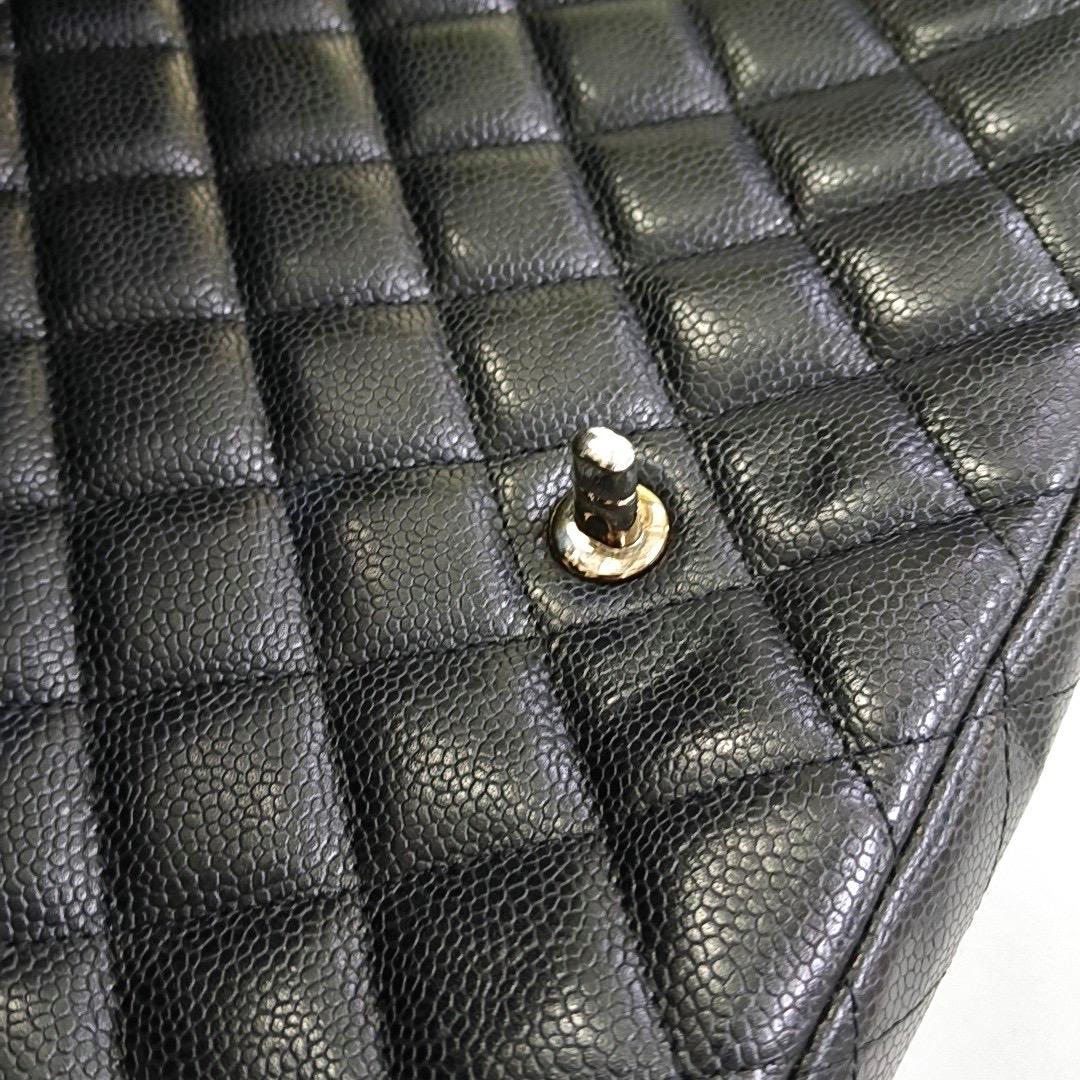 Chanel Classic Flap Maxi Schwarzes Kaviarleder Einzelklappe mit silberner Hardware im Angebot 3
