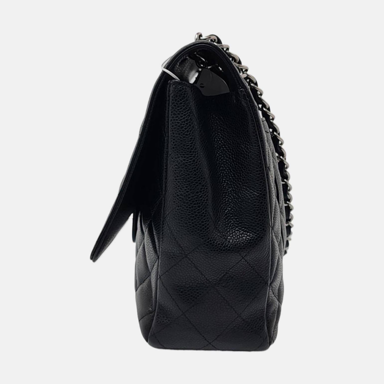 Chanel Classic Flap Maxi Schwarzes Kaviarleder Einzelklappe mit silberner Hardware im Angebot 6