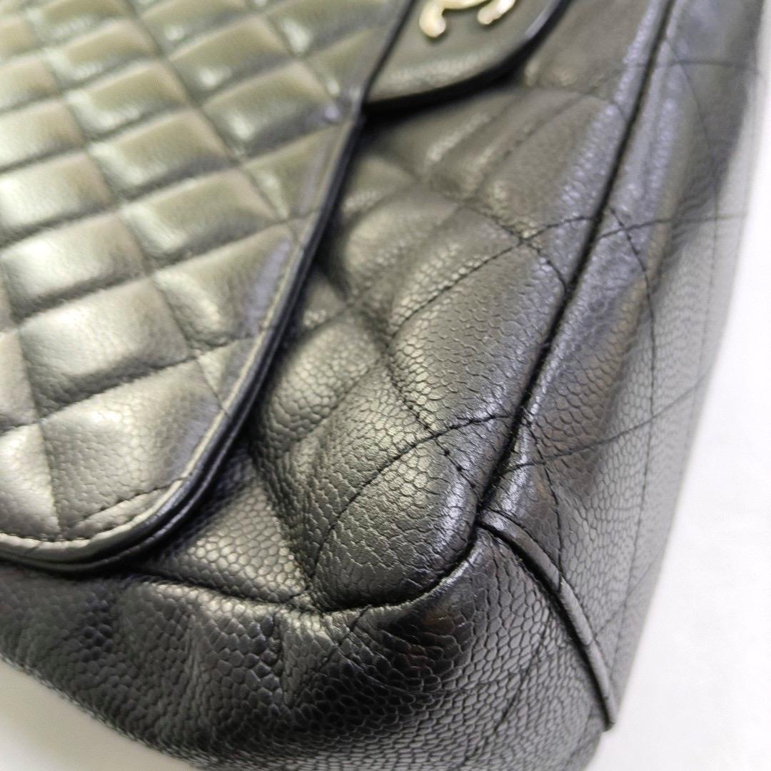 Chanel Classic Flap Maxi Schwarzes Kaviarleder Einzelklappe mit silberner Hardware im Angebot 12