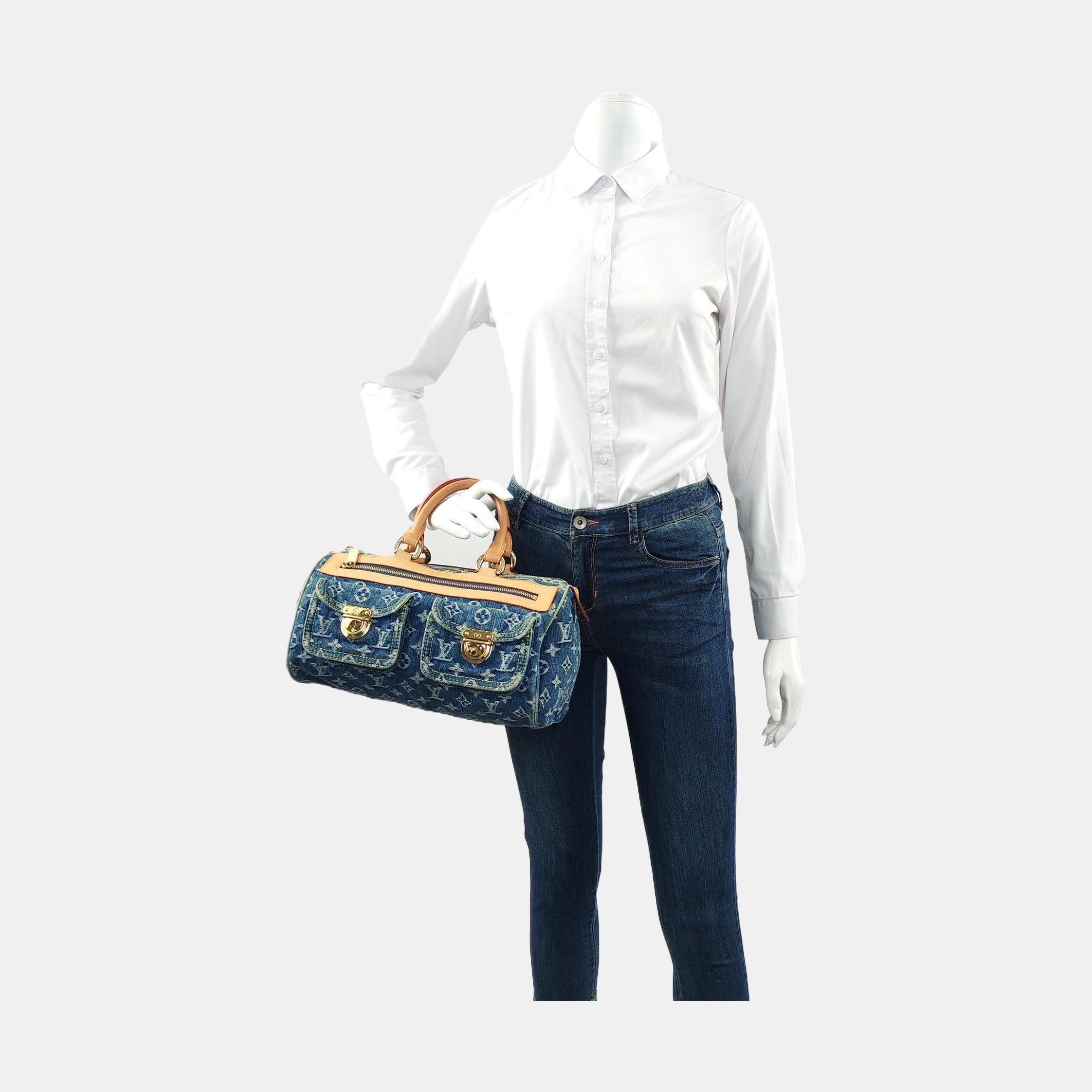 Louis Vuitton Denim Neo Speedy Boston Tasche aus Denim
 Dies sind professionelle Fotos der tatsächlichen Tasche.
 Louis Vuitton Neo Speedy aus hellblauem Monogram-Denim mit Messingbeschlägen, braunem Vachetta-Lederbesatz, zwei gerollten Henkeln,
