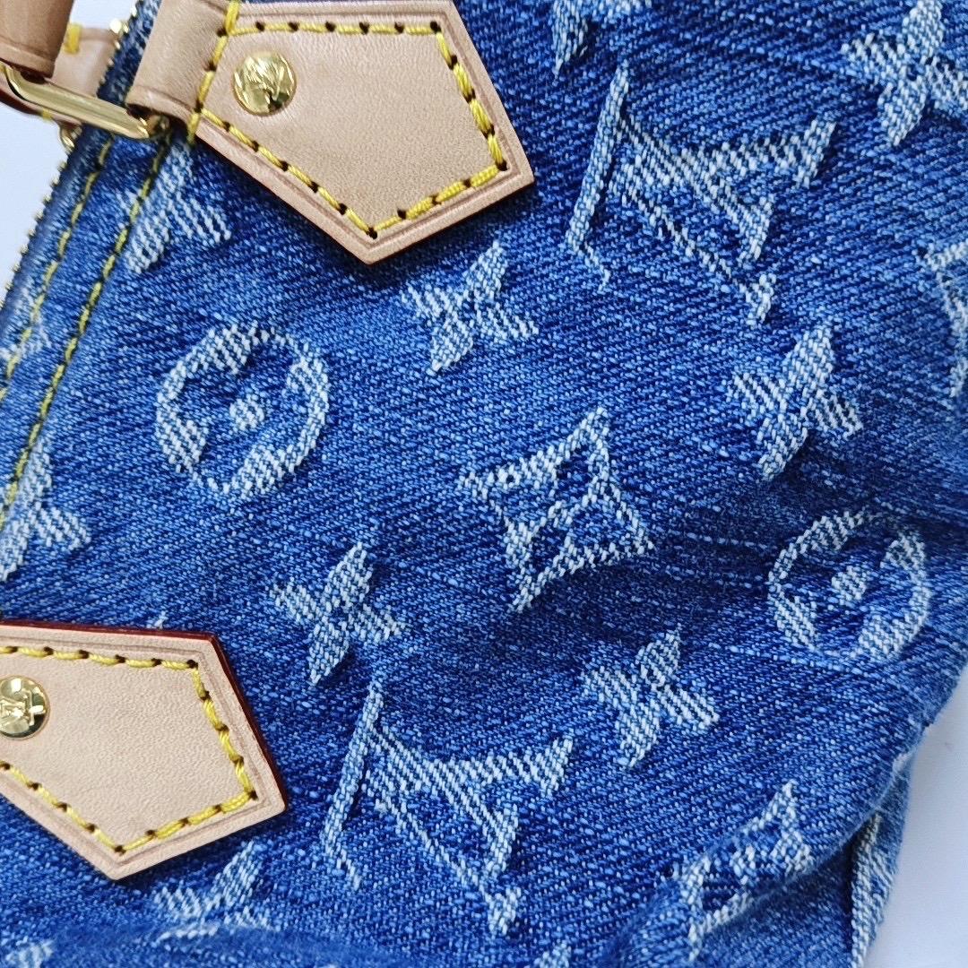 Louis Vuitton Neo Speedy Super Mini Borsa a tracolla in Denim Blu in vendita 6