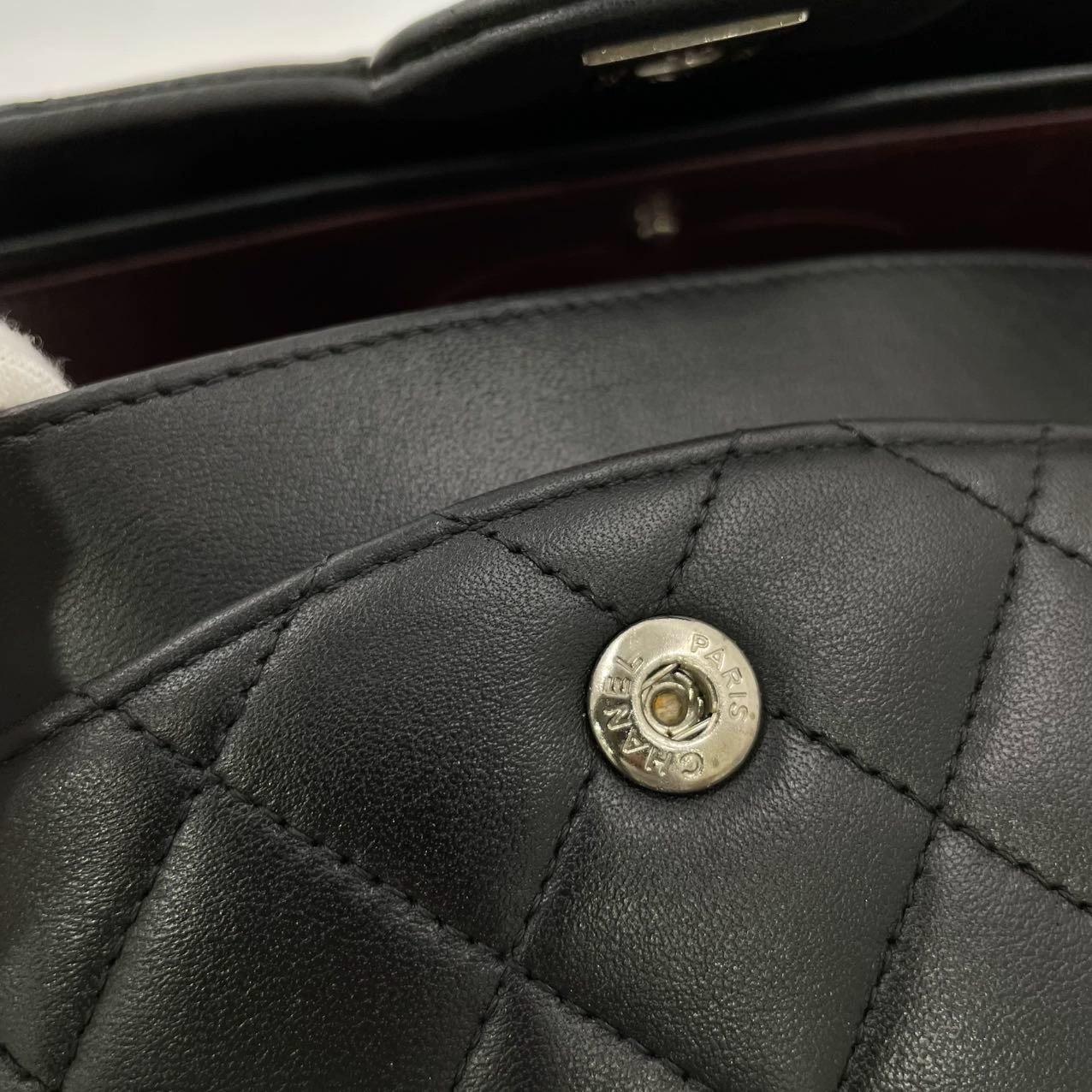 Chanel Timeless Classic Flap Medium Black Lambskin Leather Silver Hardware, 2009 en vente 5