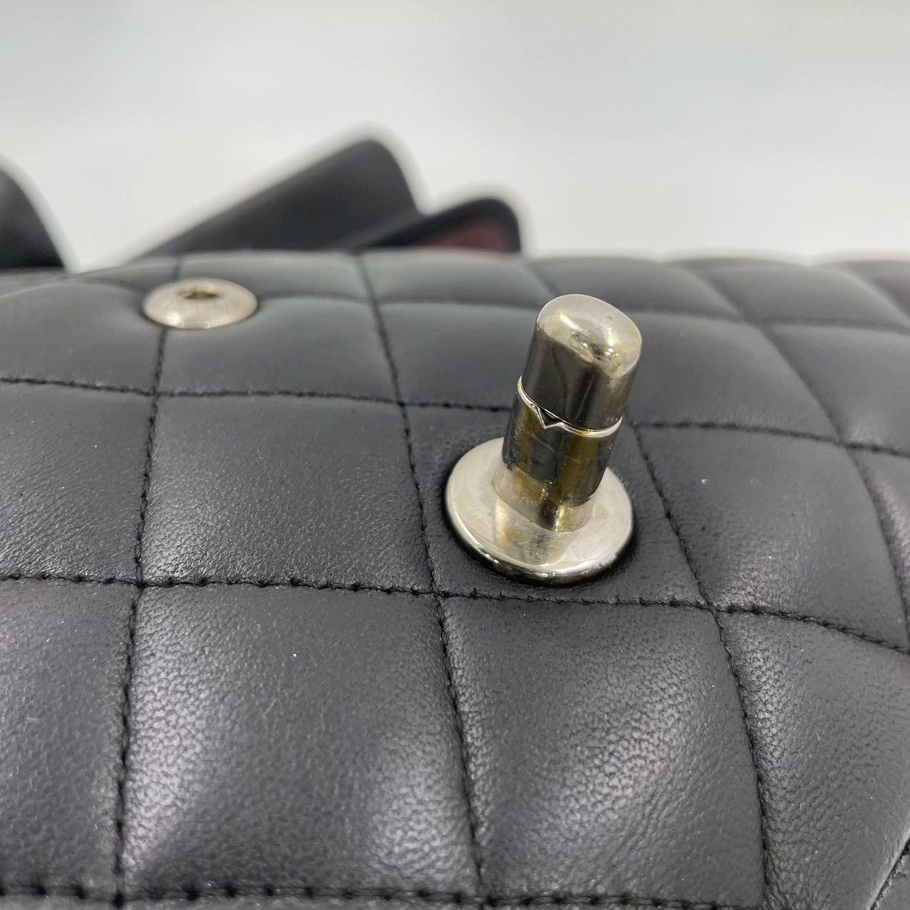 Chanel Timeless Classic Flap Medium Black Lambskin Leather Silver Hardware, 2009 en vente 6