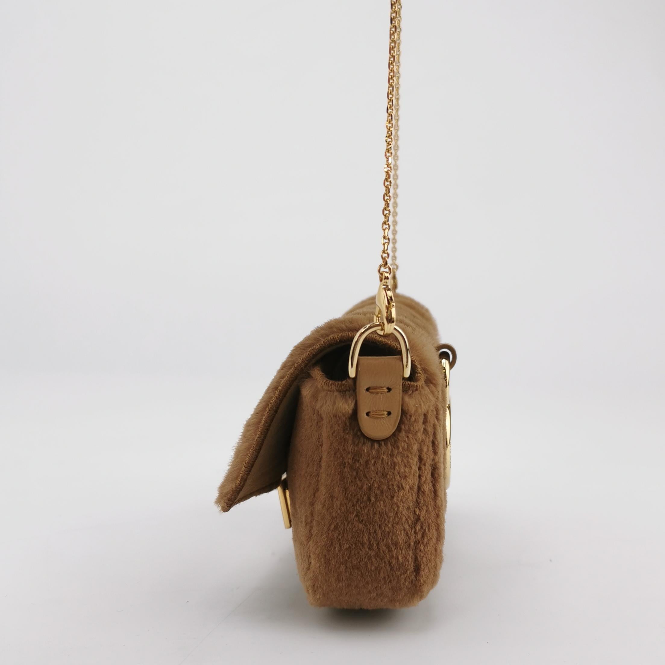 Fendi Nano Baguette Charm in pelliccia di visone marrone con catena in vendita 2
