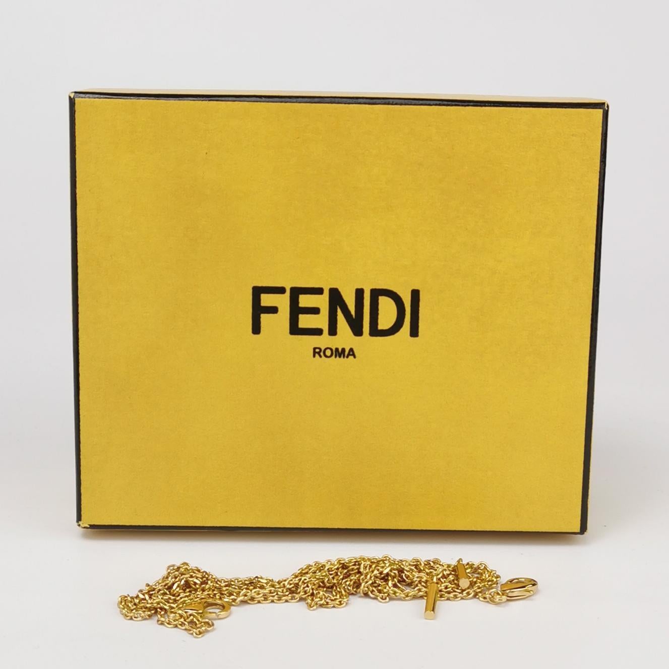Fendi Nano Baguette Charm in pelliccia di visone marrone con catena in vendita 3