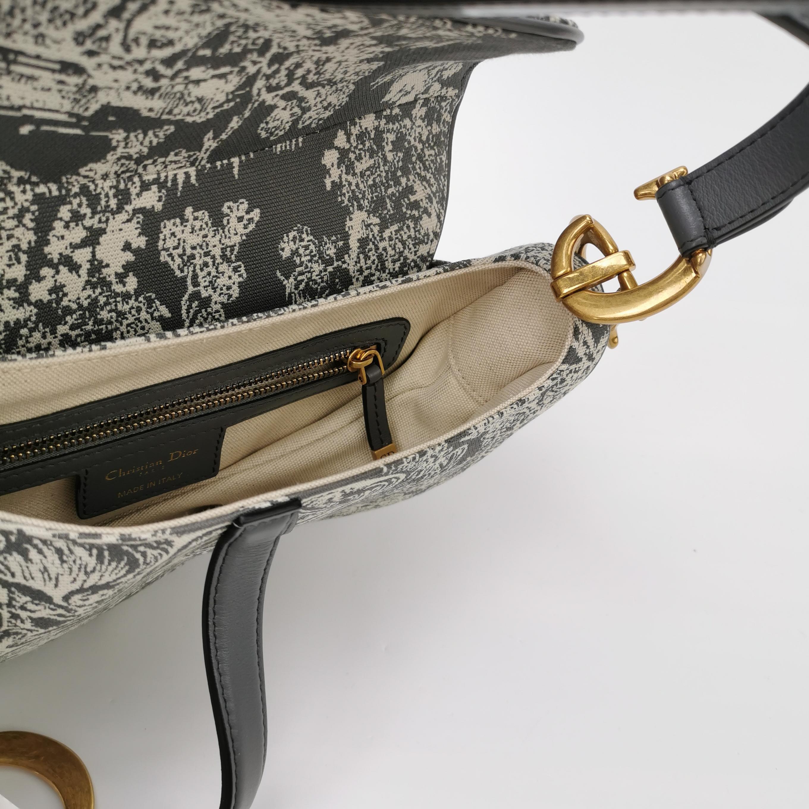 Christian Dior Sattel Medium Grau Canvas Tierdrucke Tiger Schlange Affe im Angebot 5